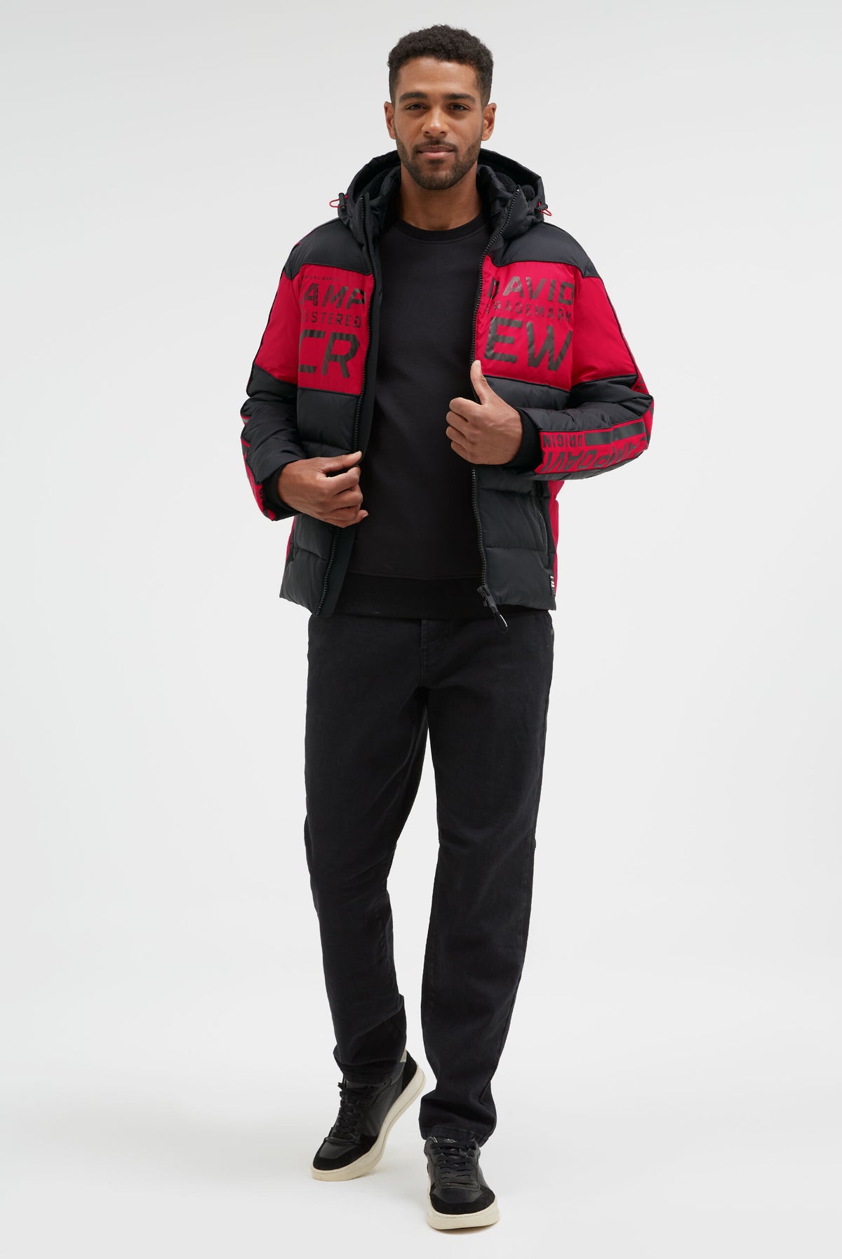 Steppjacke mit Colour-Blocking, Tapes, Artworks black