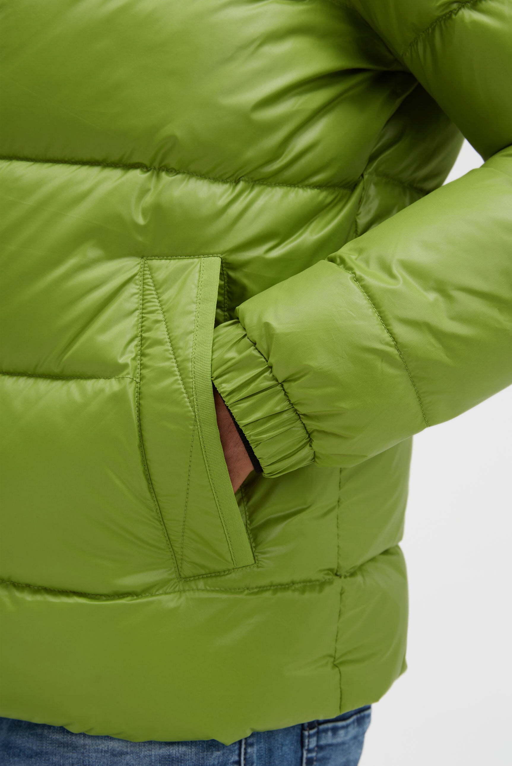 Pikowana kurtka z kapturem i nadrukiem na plecach - 7