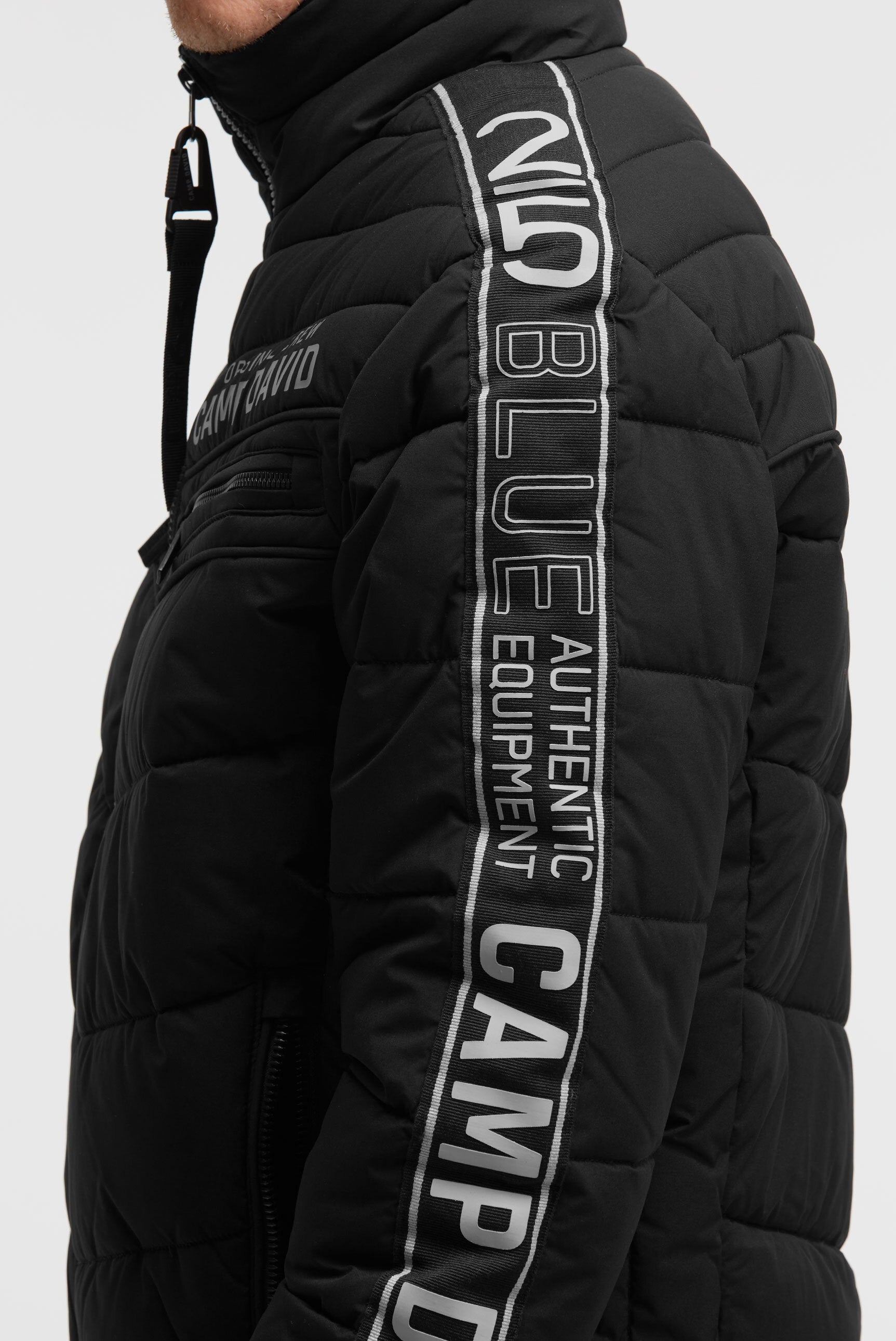 Pikowany bluzon z podwójnym kołnierzem i taśmami z logo - 7