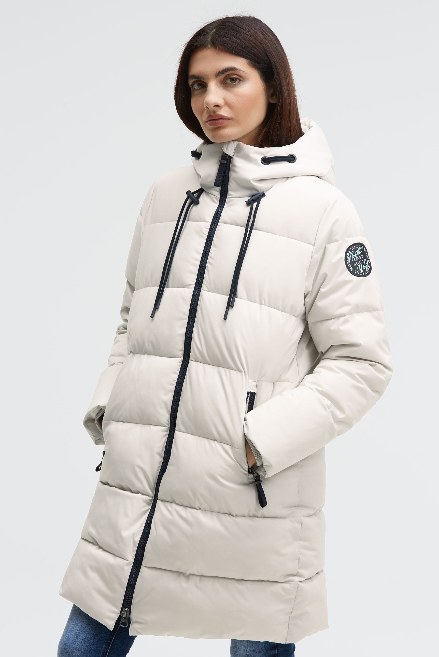 Pikowana parka z wysoko zapinanym kapturem