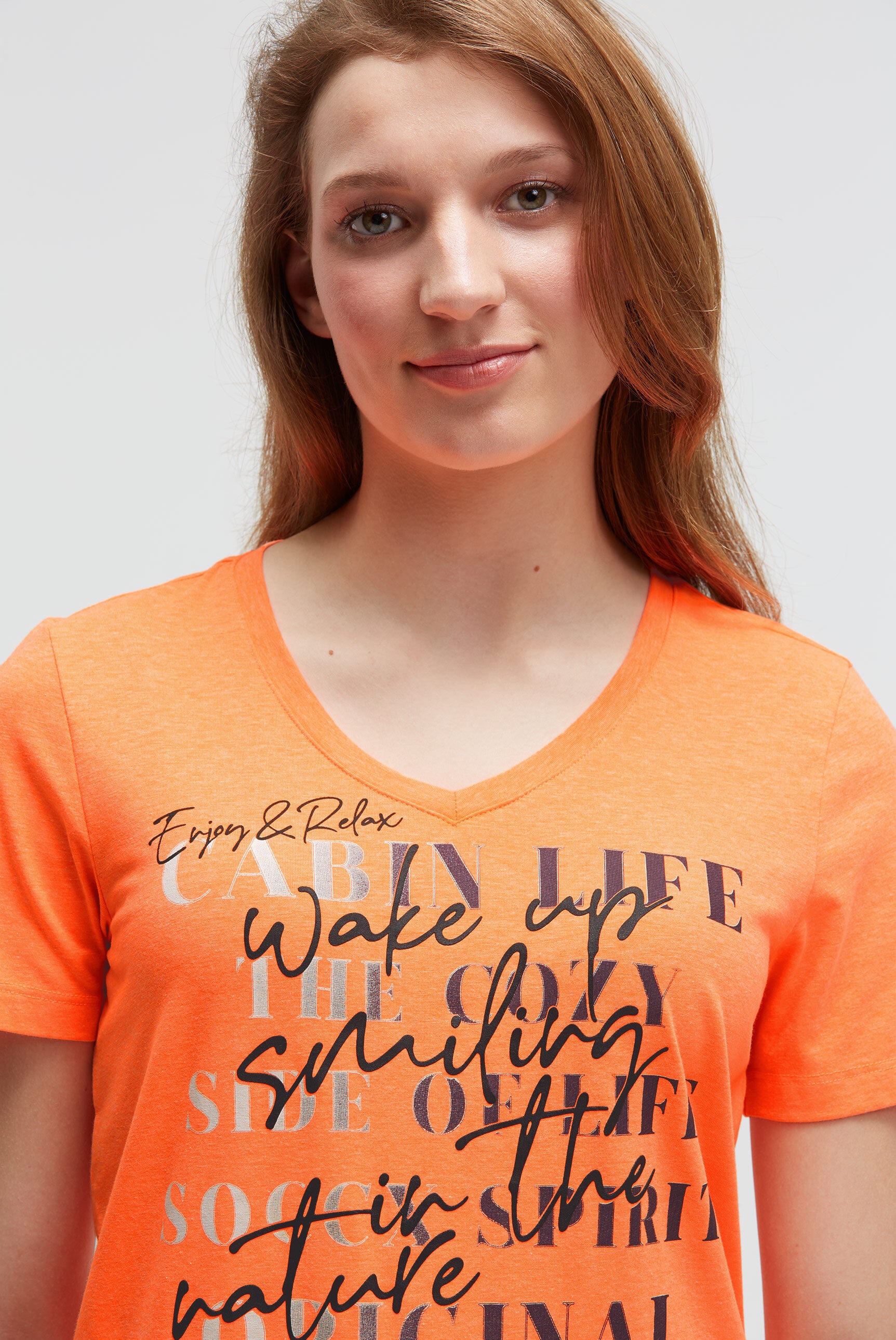 Koszulka z dekoltem V i nadrukiem Colour Gradient - 4