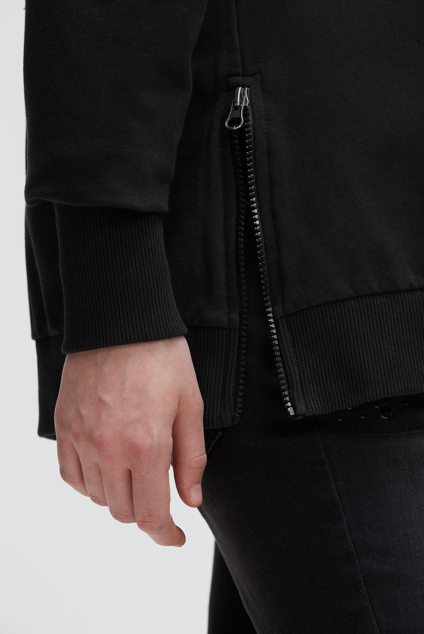 Bluza z kapturem z tonalnym nadrukiem i zamkami - 6