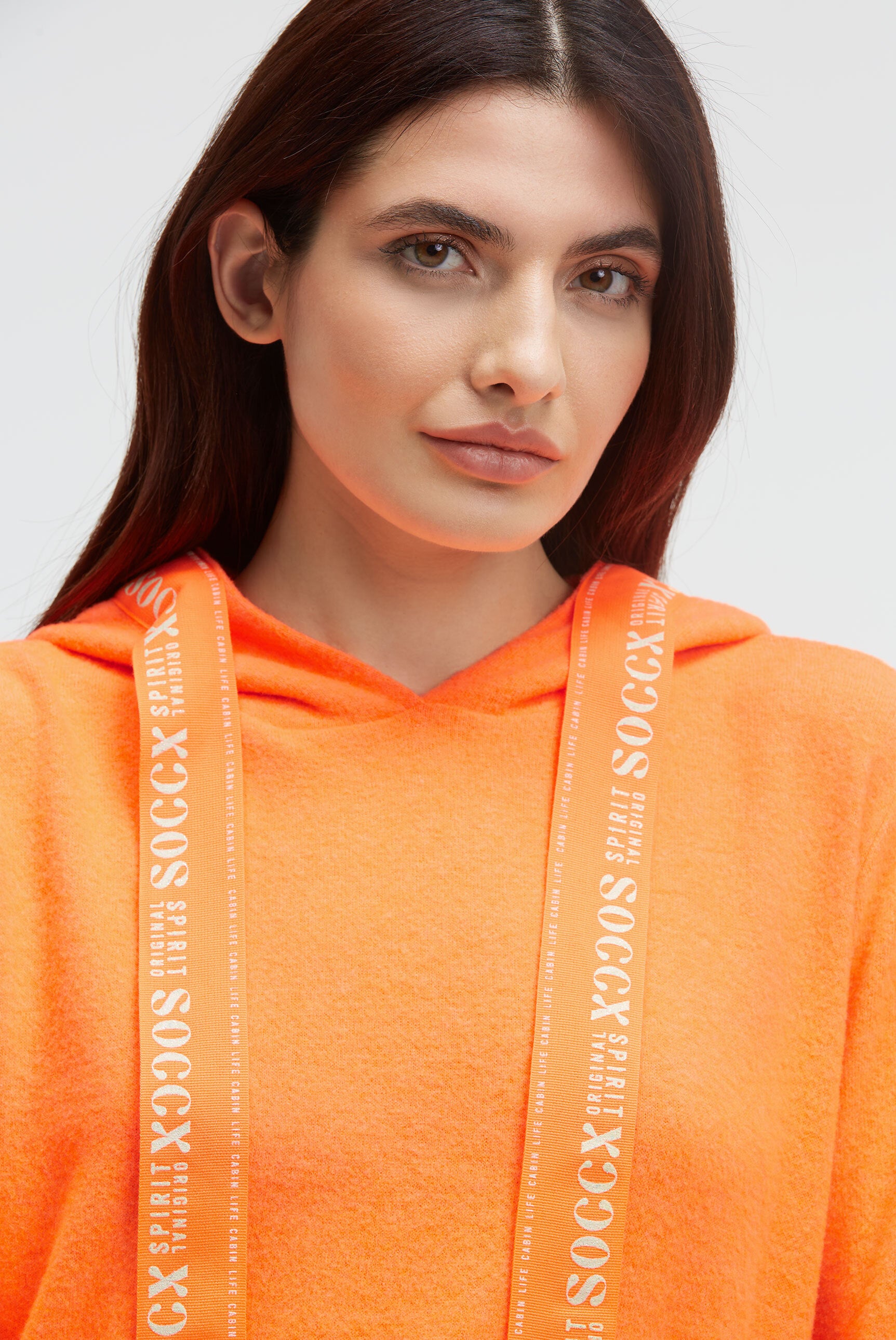 Flauschstrickpullover mit Logo-Tape an der Kapuze - 4