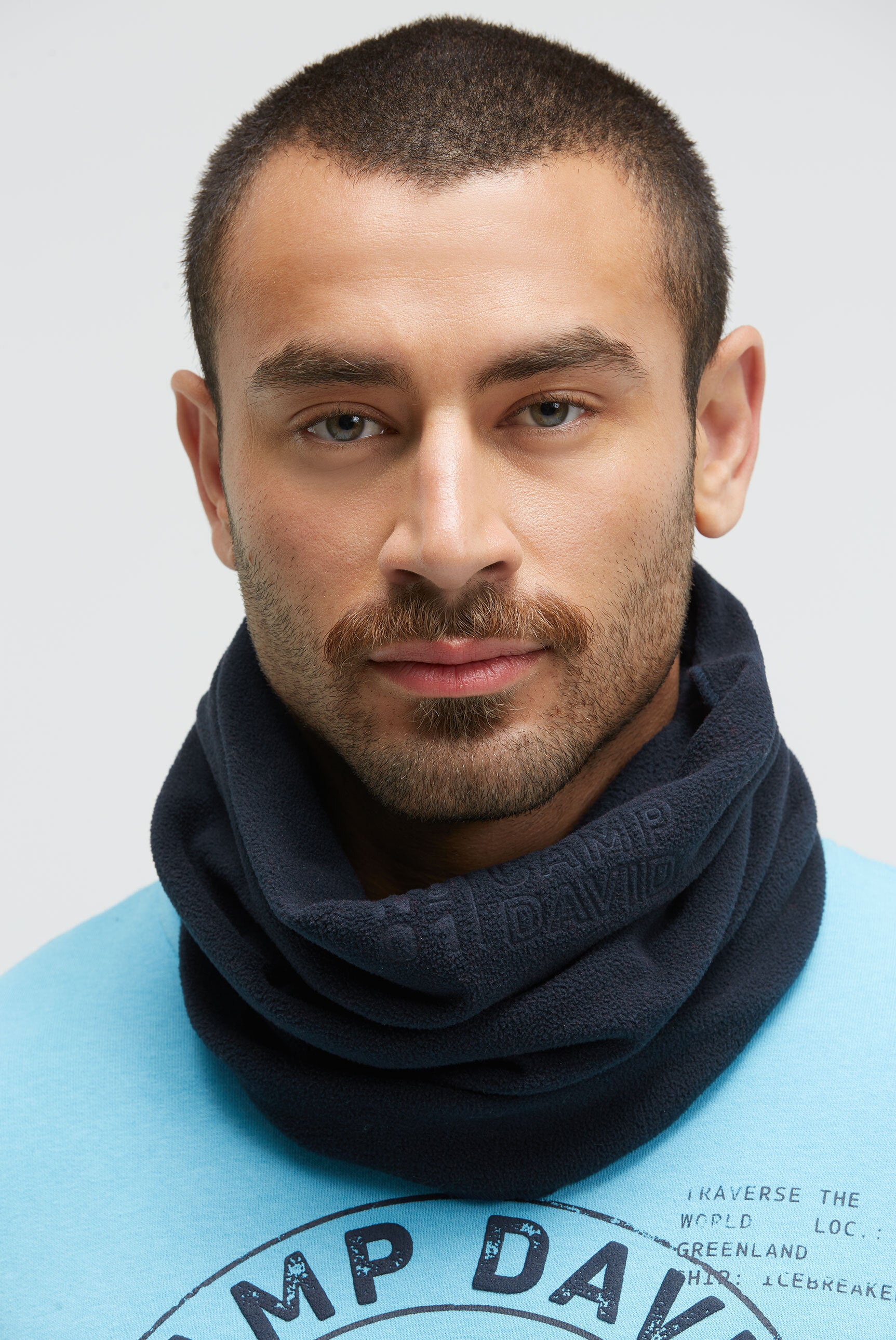 Komin polarowy z tłoczonym logo