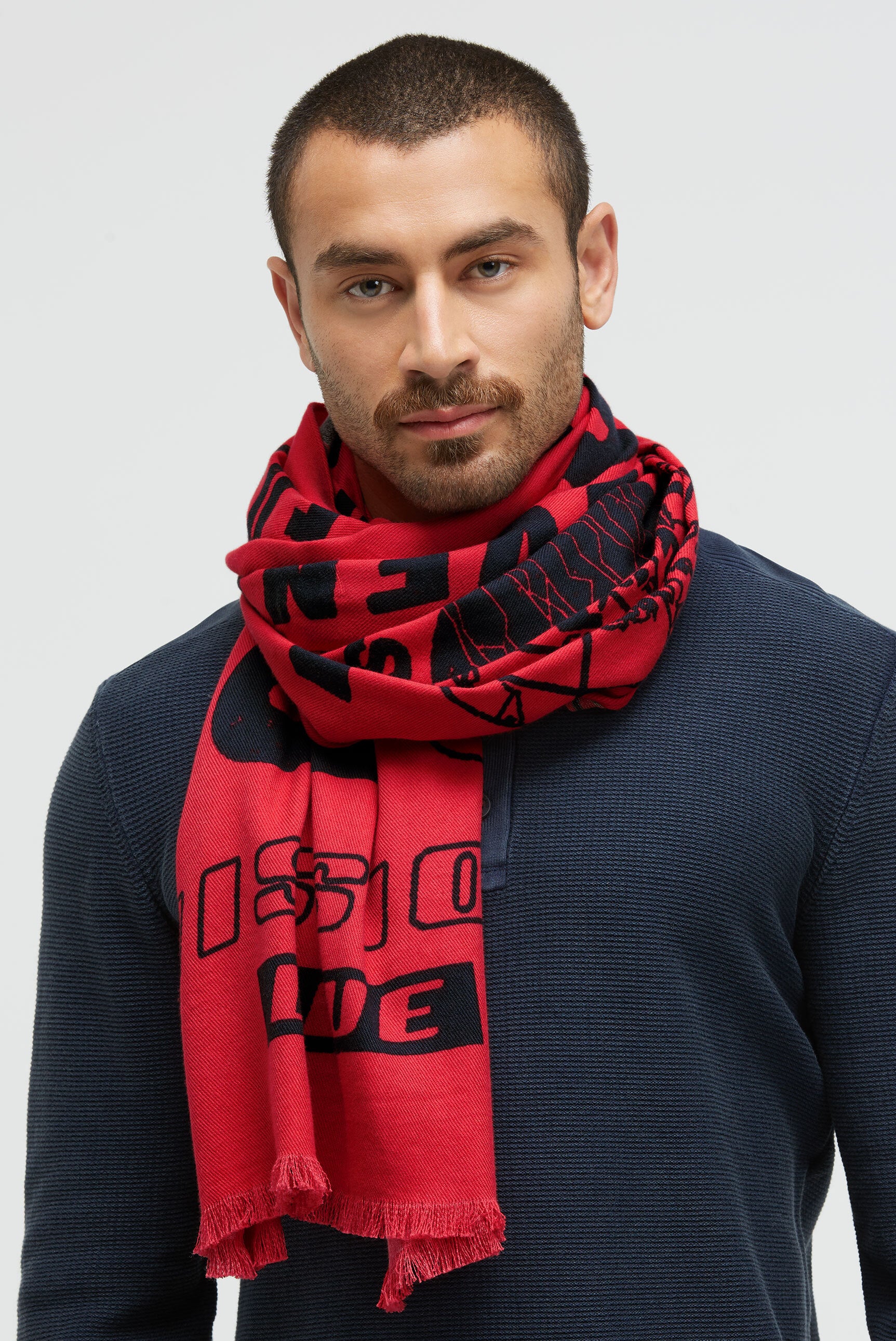 Tkany szal z nadrukiem logo i frędzlami - 2