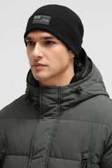 Czapka w prążkowanym splocie z naszywką z logo