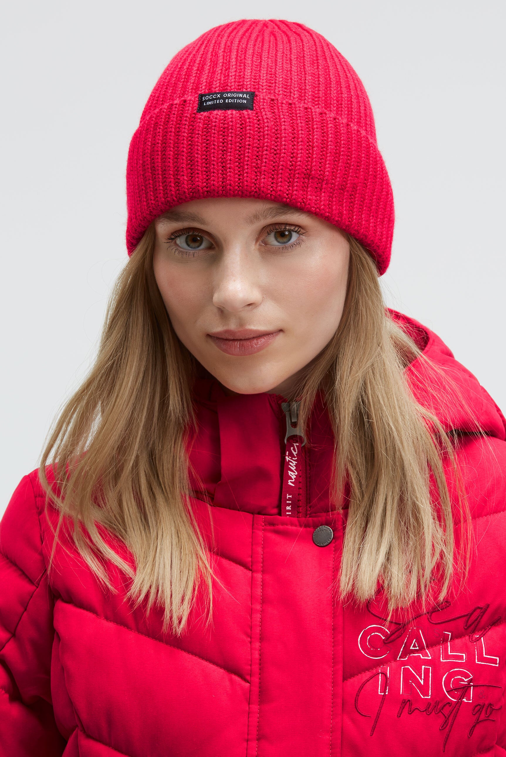 Czapka beanie z prążkowanej dzianiny - 2