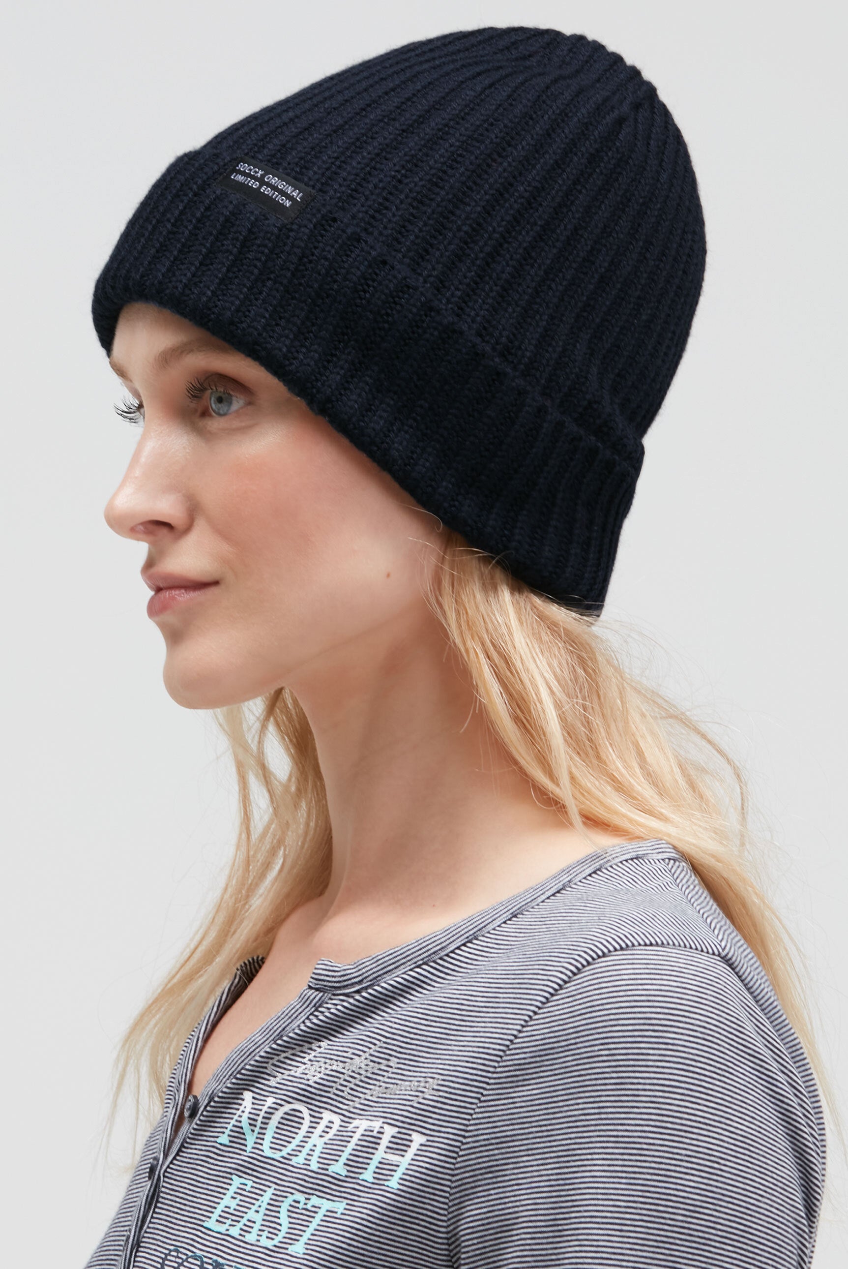 Czapka beanie z prążkowanej dzianiny