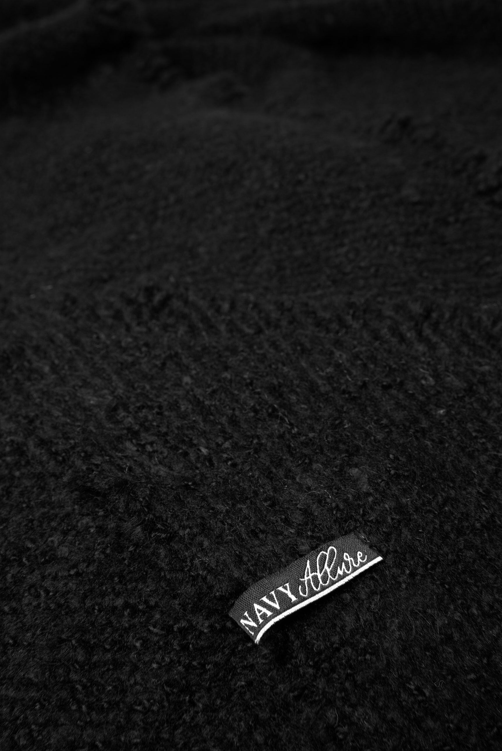 Szalik trójkątny z przędzy bouclé - 4