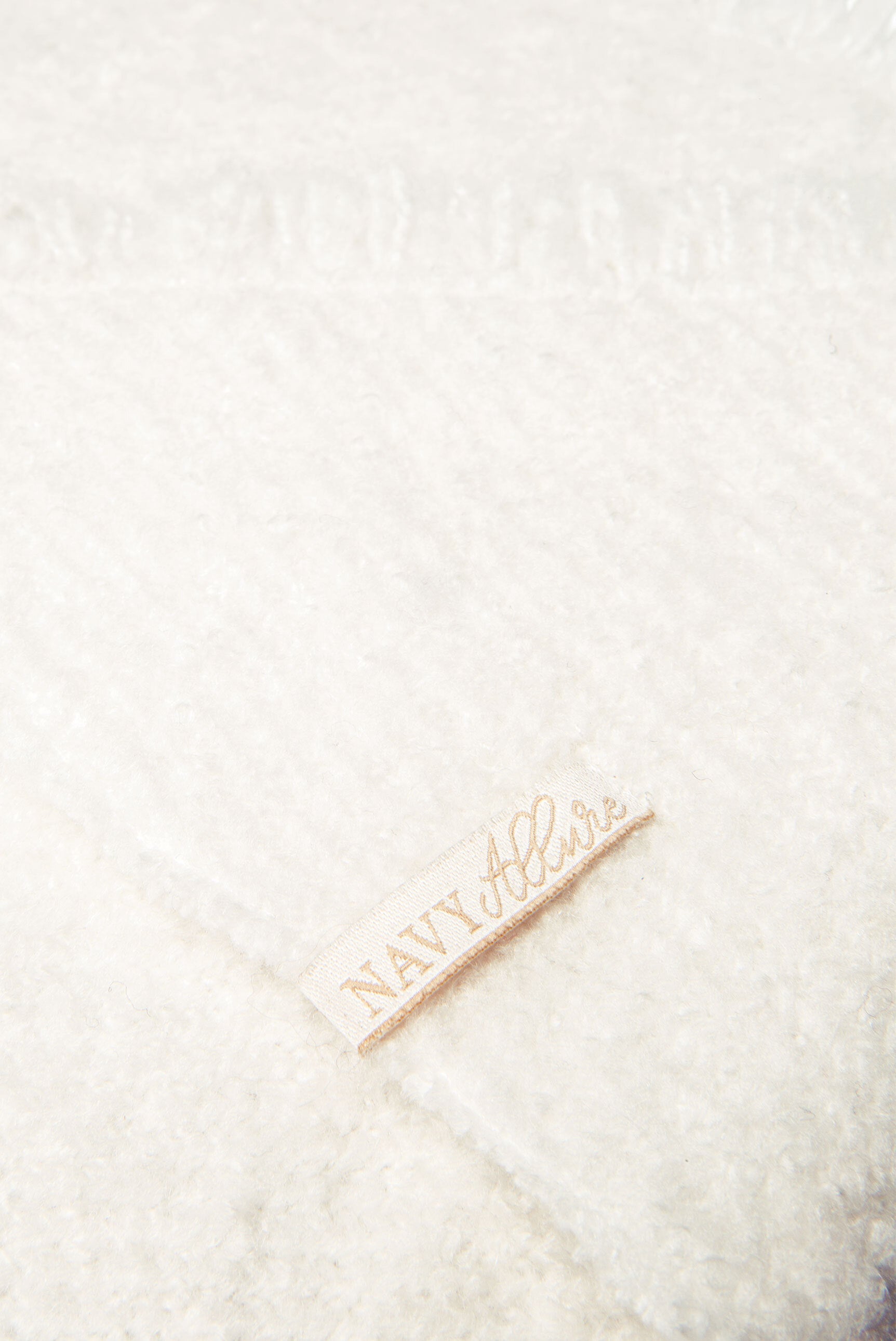 Szalik trójkątny z przędzy bouclé - 4