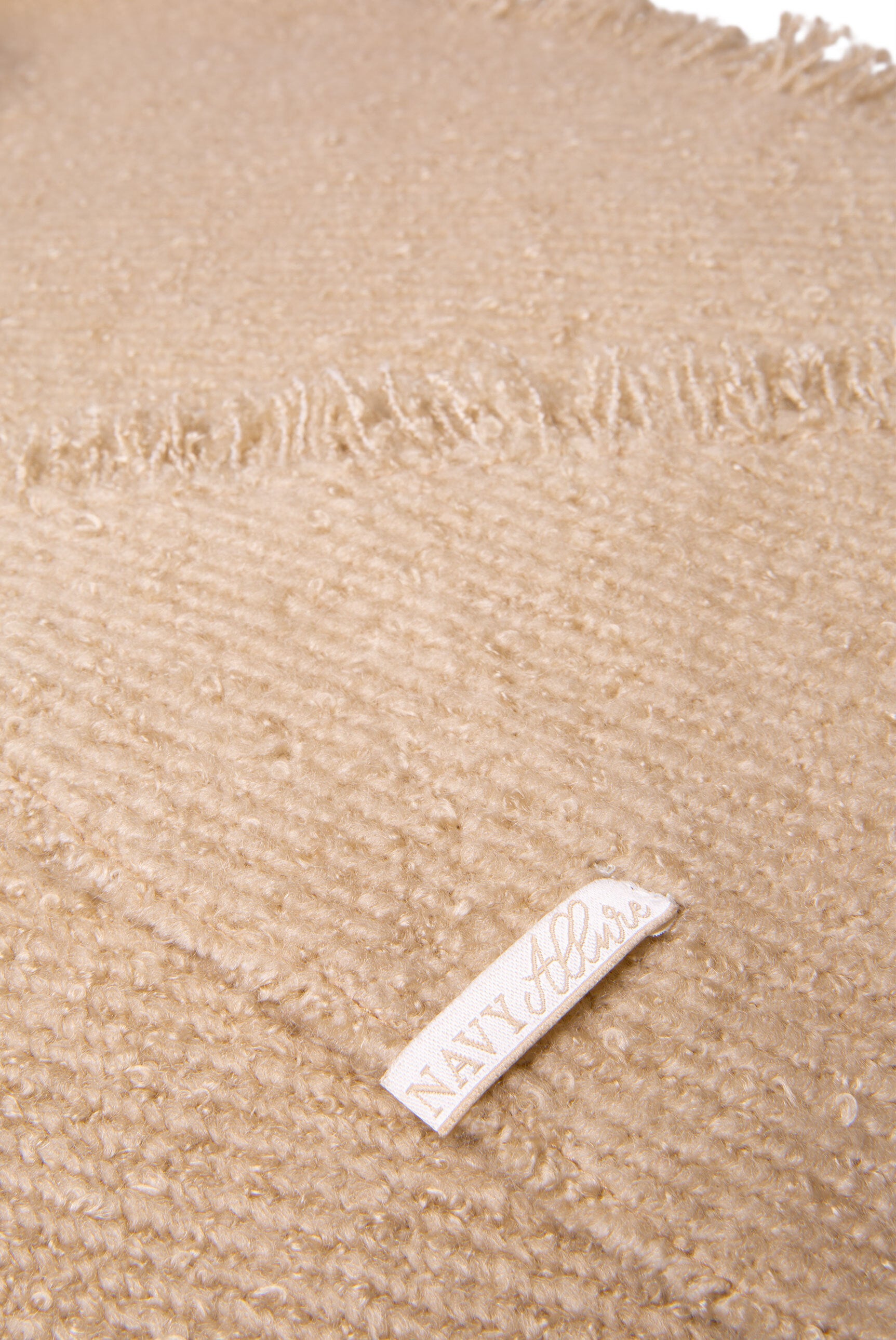 Szalik trójkątny z przędzy bouclé - 4