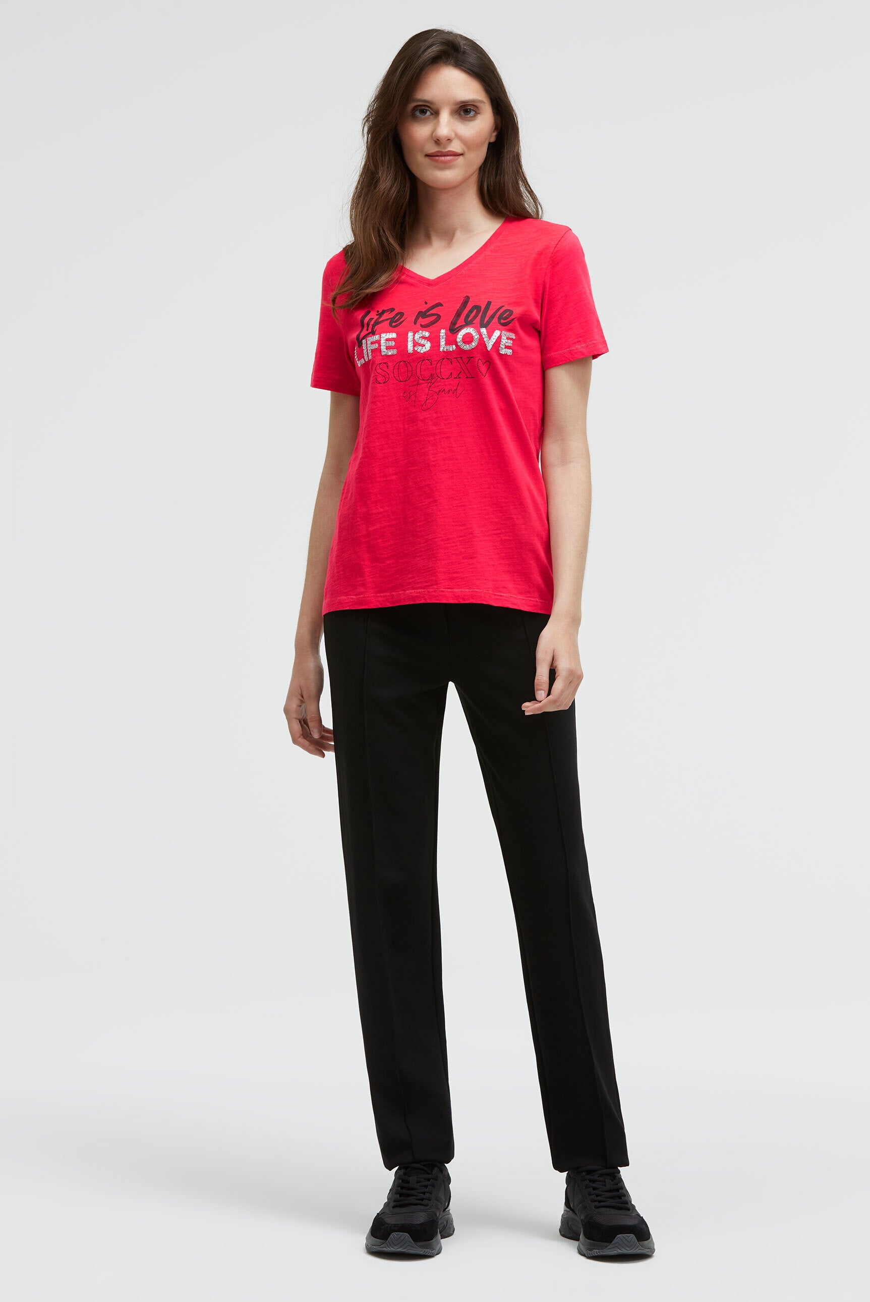 Koszulka z dekoltem w serek i napisem z cekinów - 3