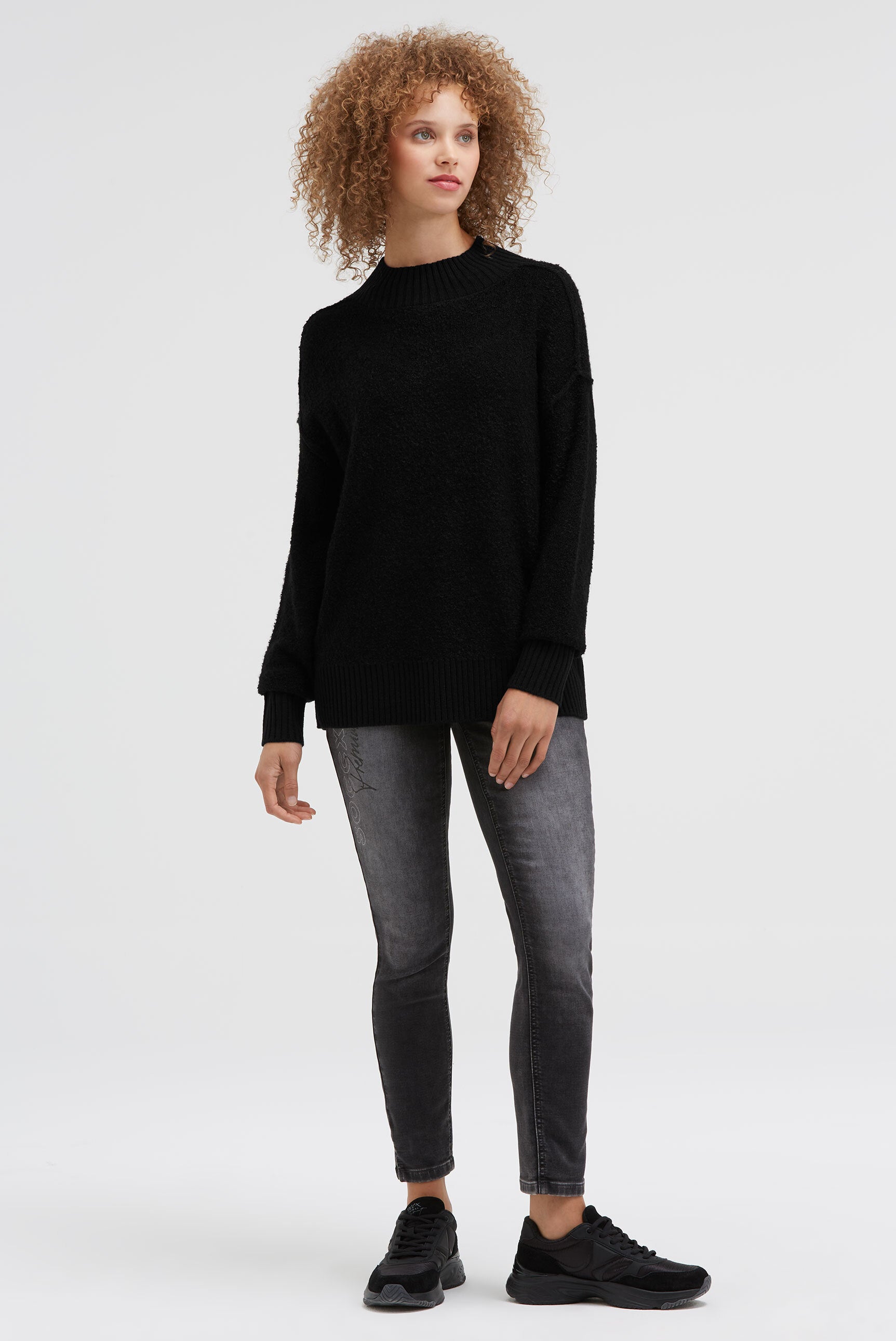 Sweter bouclé z kołnierzykiem stójkowym - 3