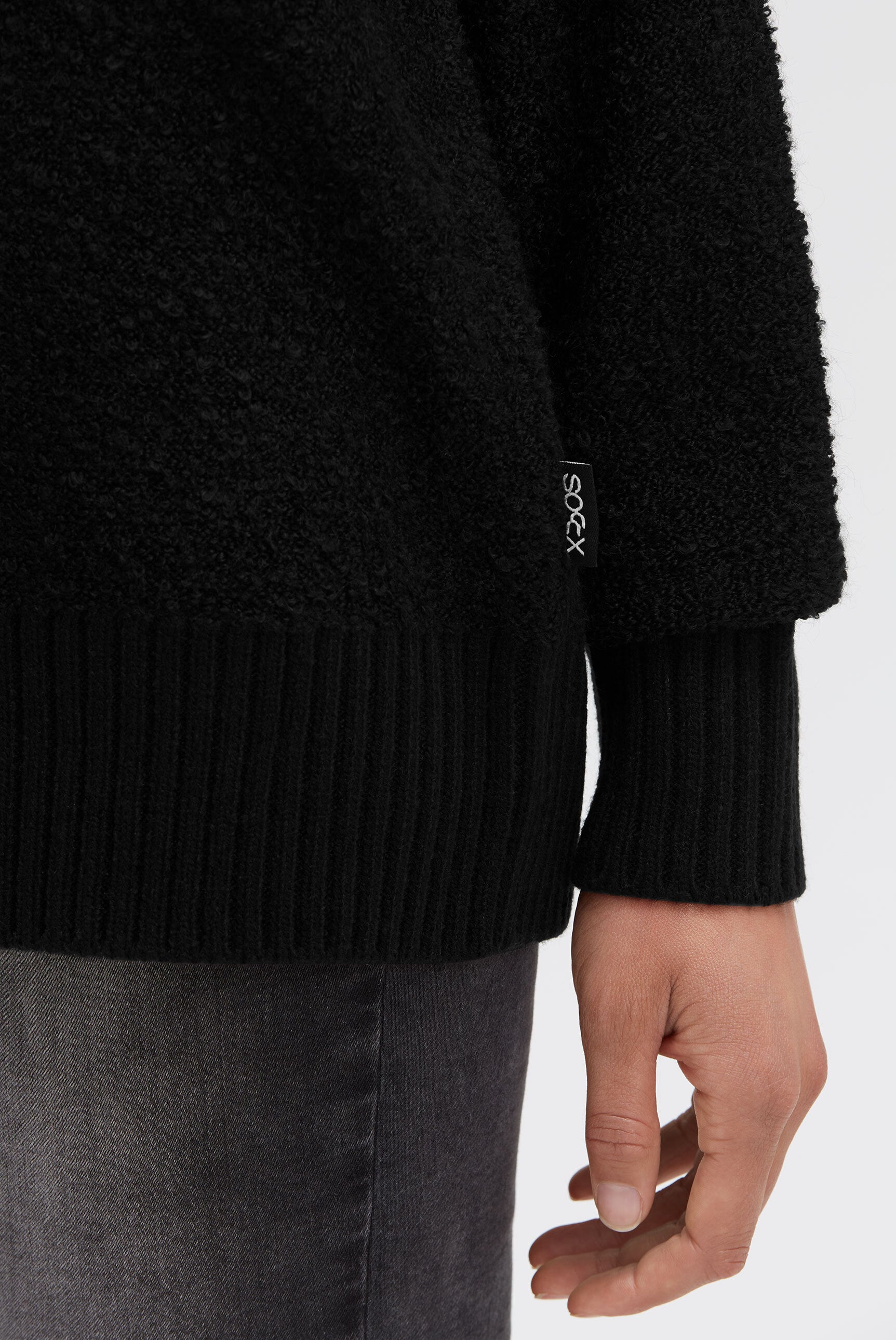 Sweter bouclé z kołnierzykiem stójkowym - 6