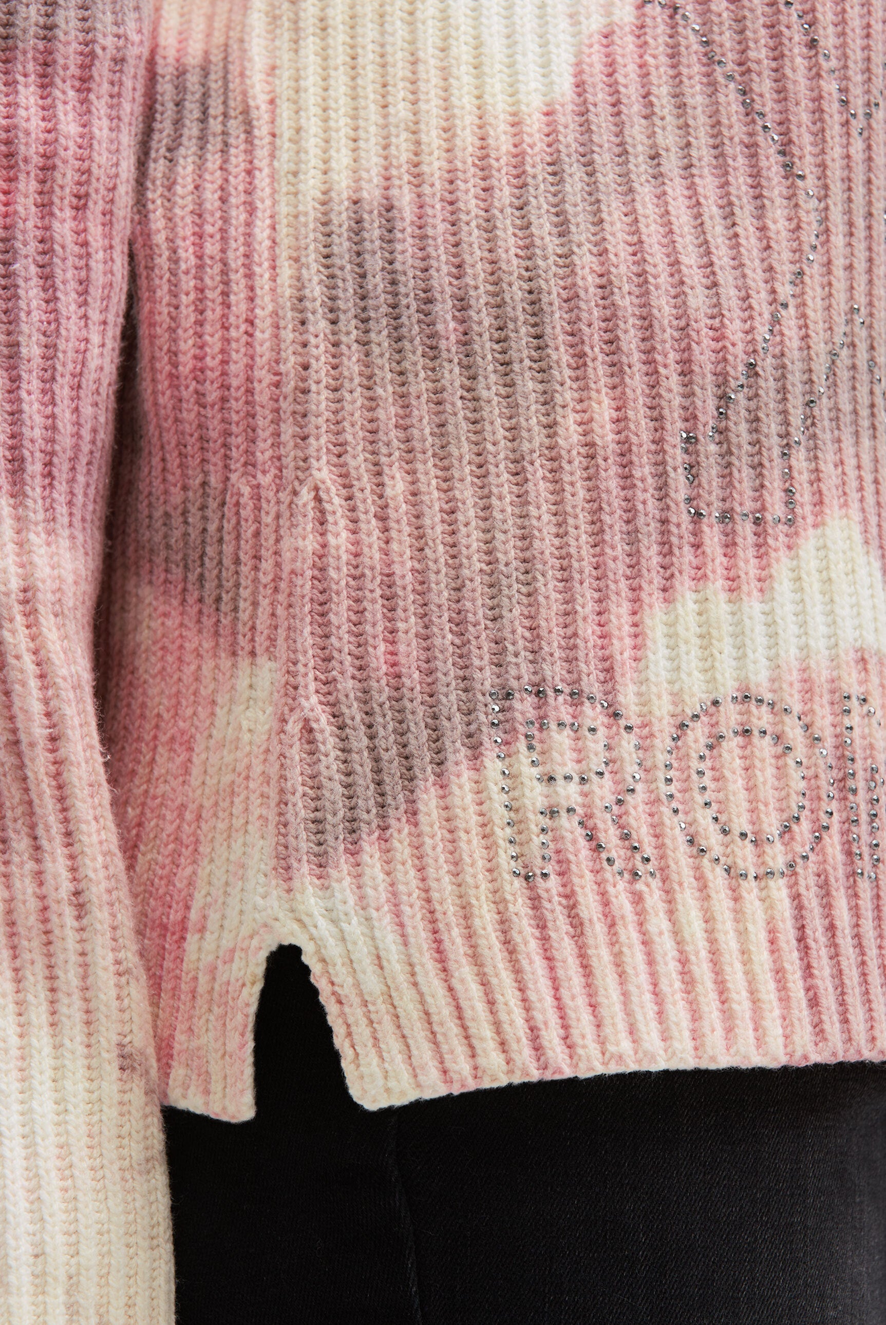 Sweter z nadrukiem na całej powierzchni - 6