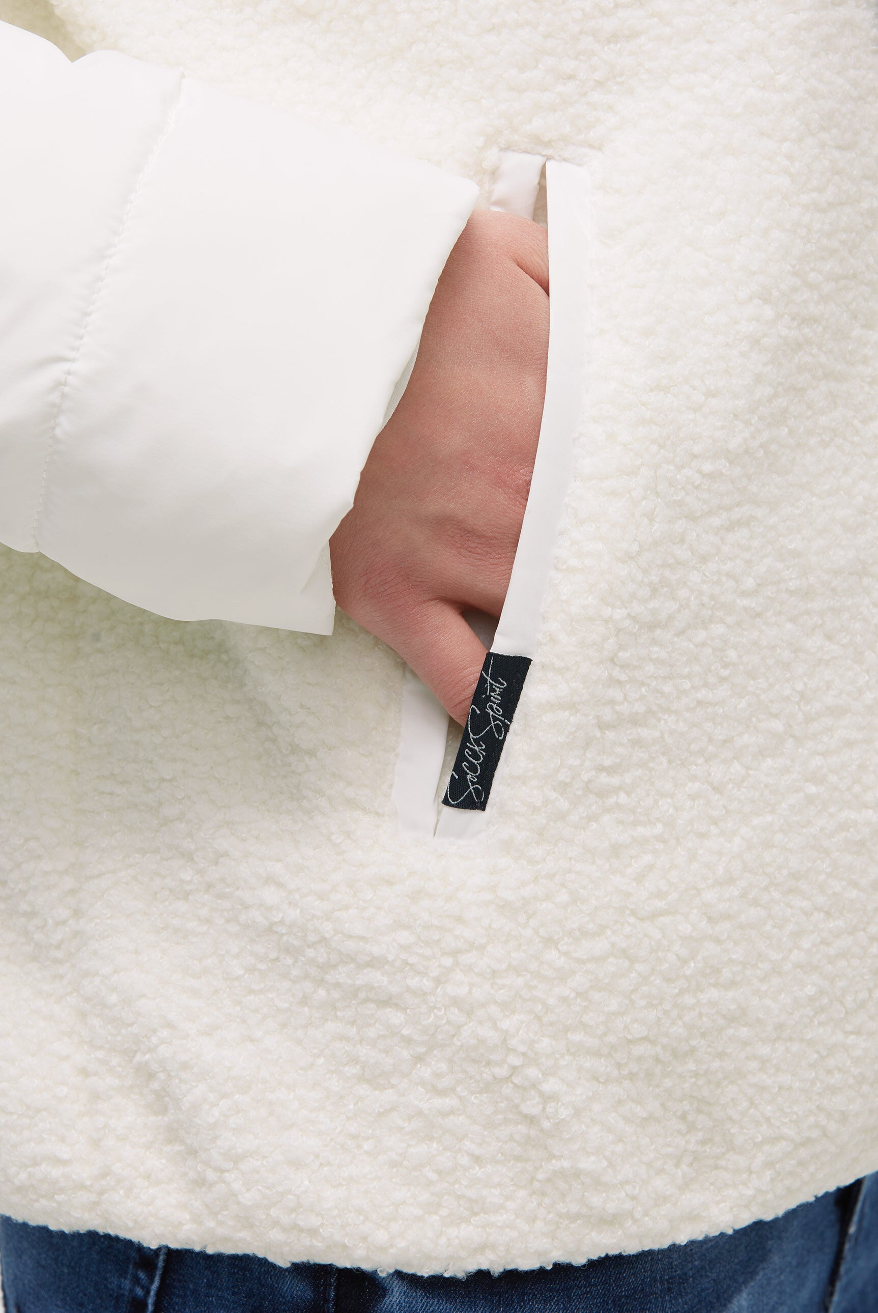 Krótka kurtka w mieszance materiałów z kapturem - 6