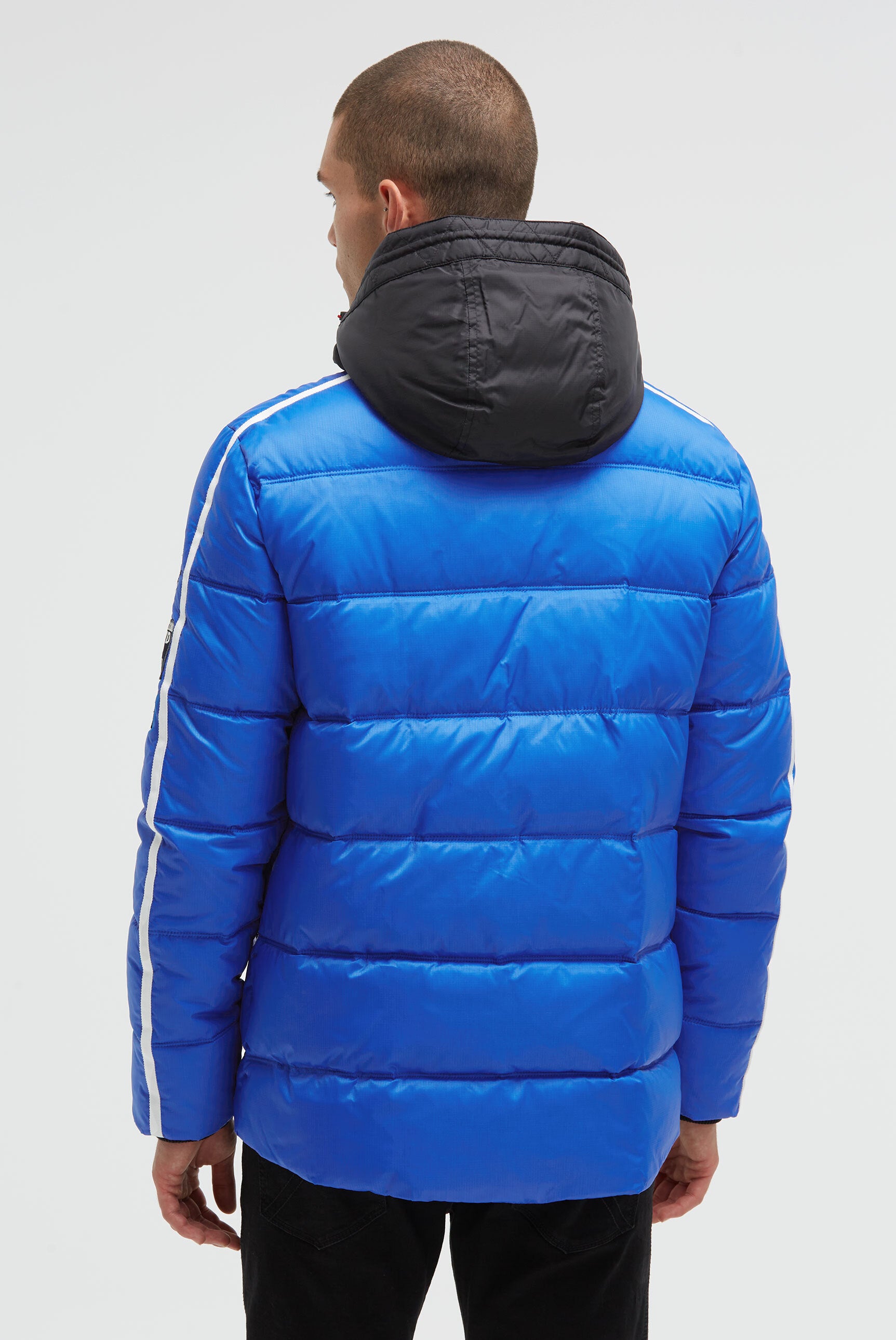 Lange Steppjacke mit Tapes, Patches und Kapuze
