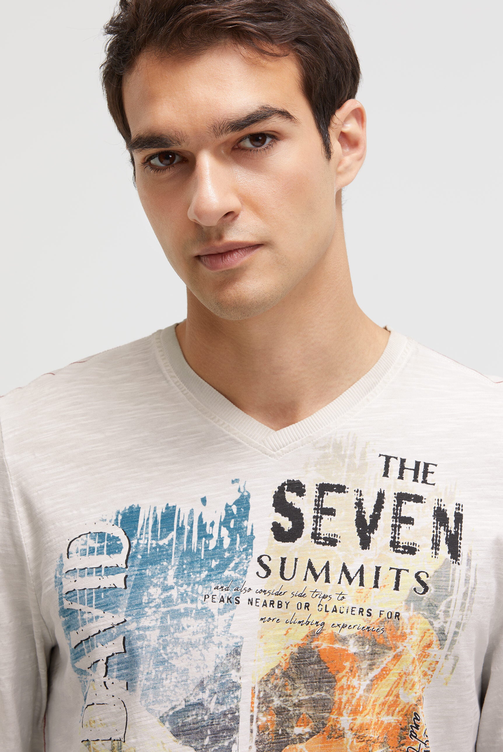 Longsleeve z dekoltem w serek i nadrukiem fotograficznym - 4