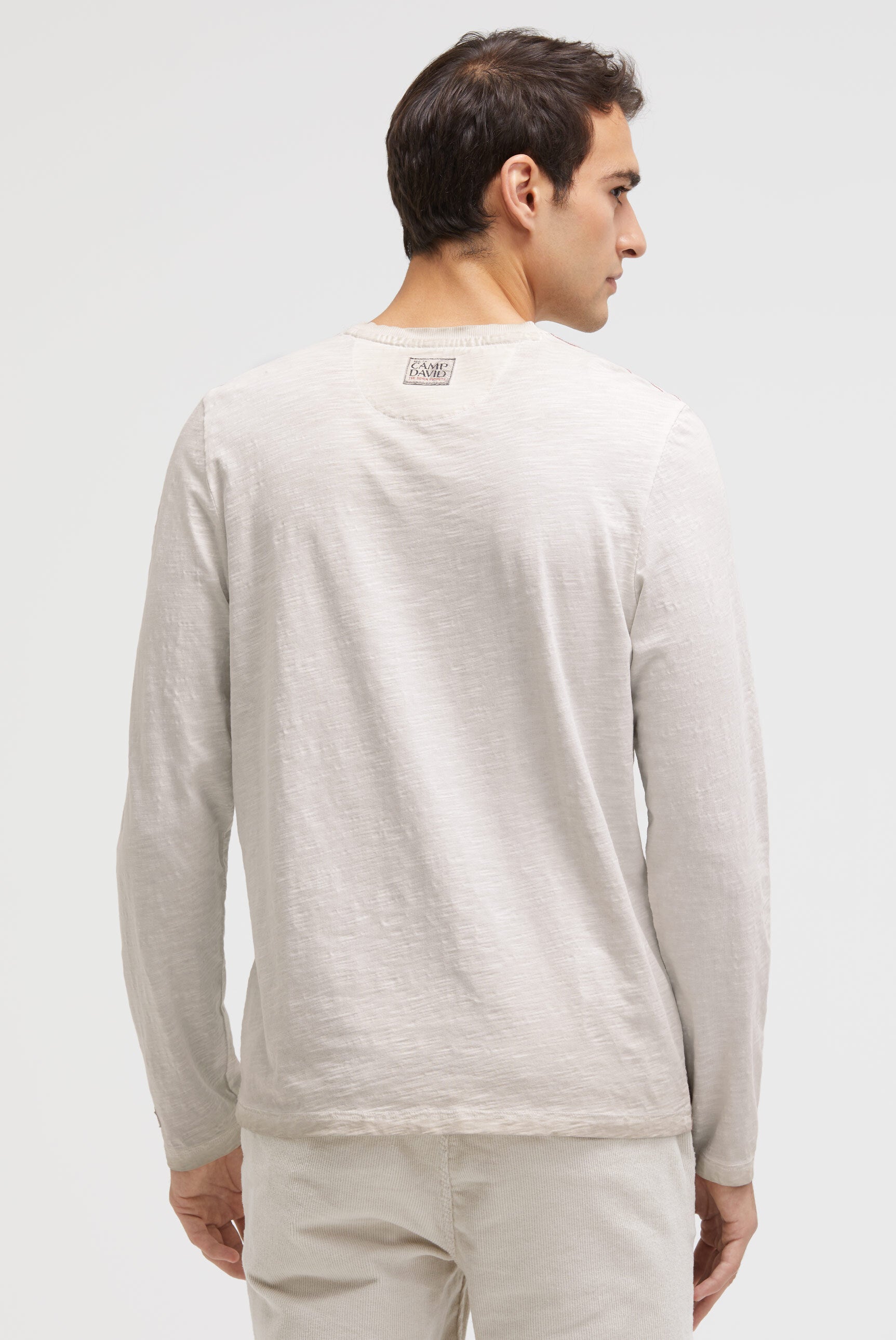 Longsleeve z dekoltem w serek i nadrukiem fotograficznym - 5