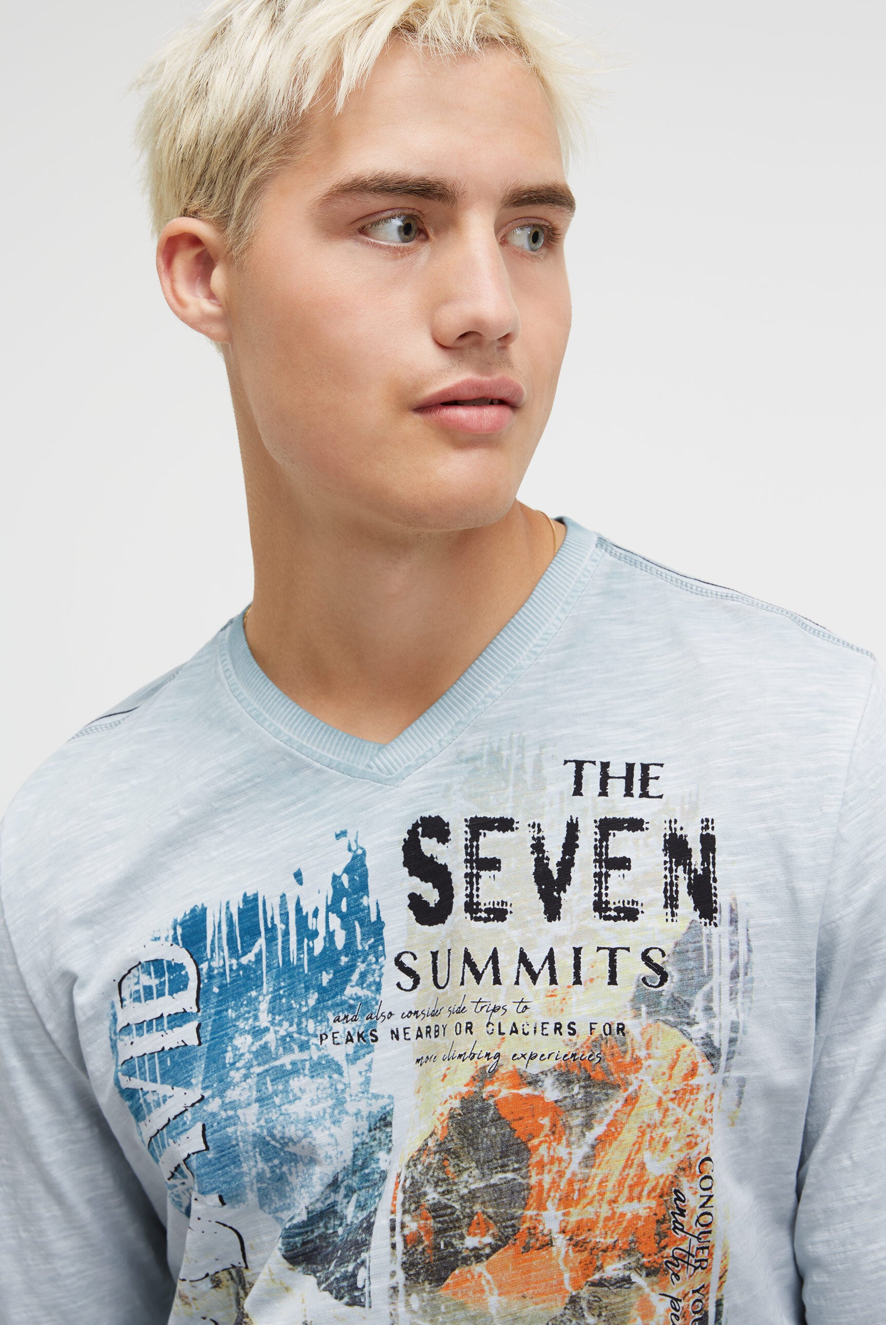 Longsleeve z dekoltem w serek i nadrukiem fotograficznym - 4