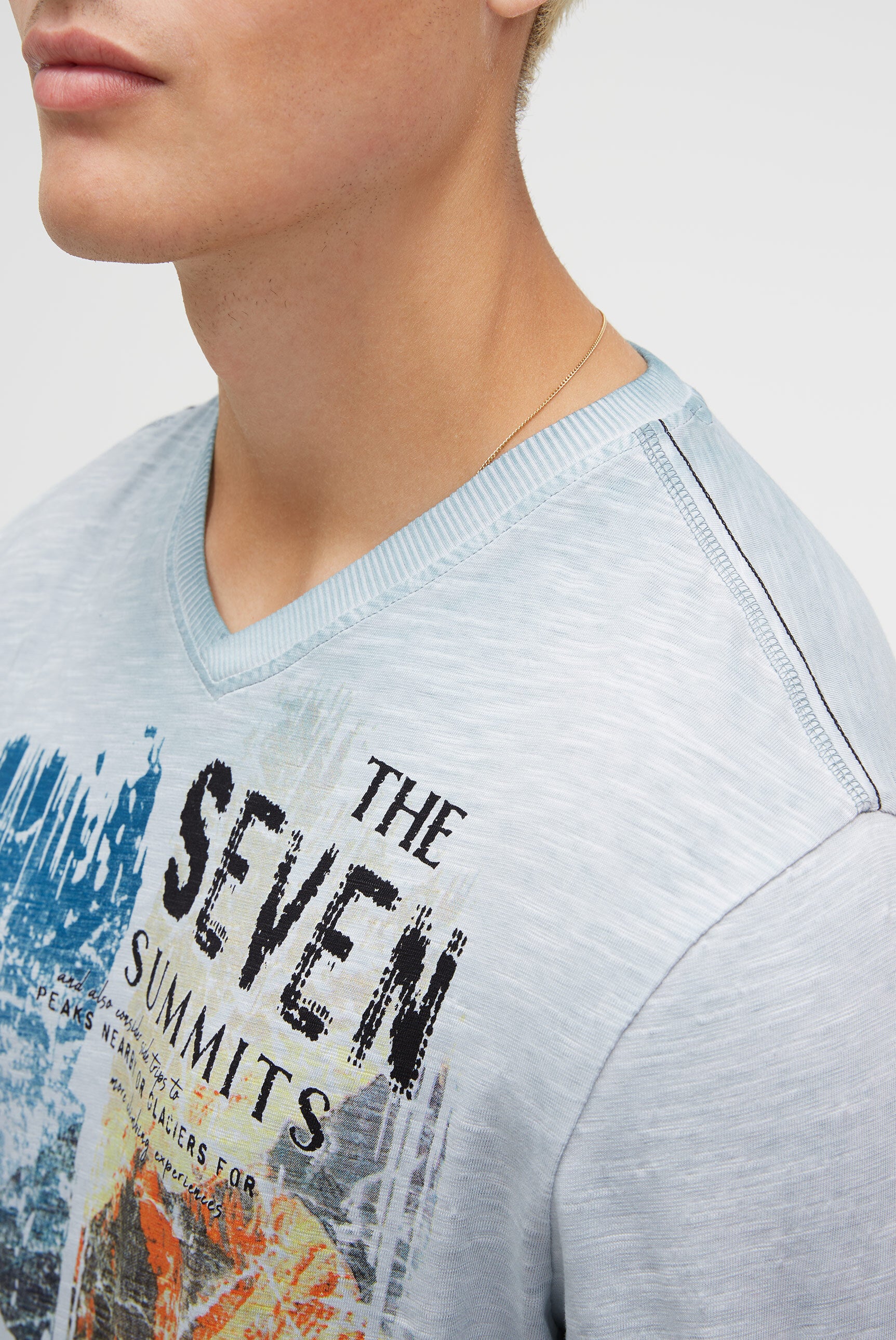 Longsleeve z dekoltem w serek i nadrukiem fotograficznym - 6