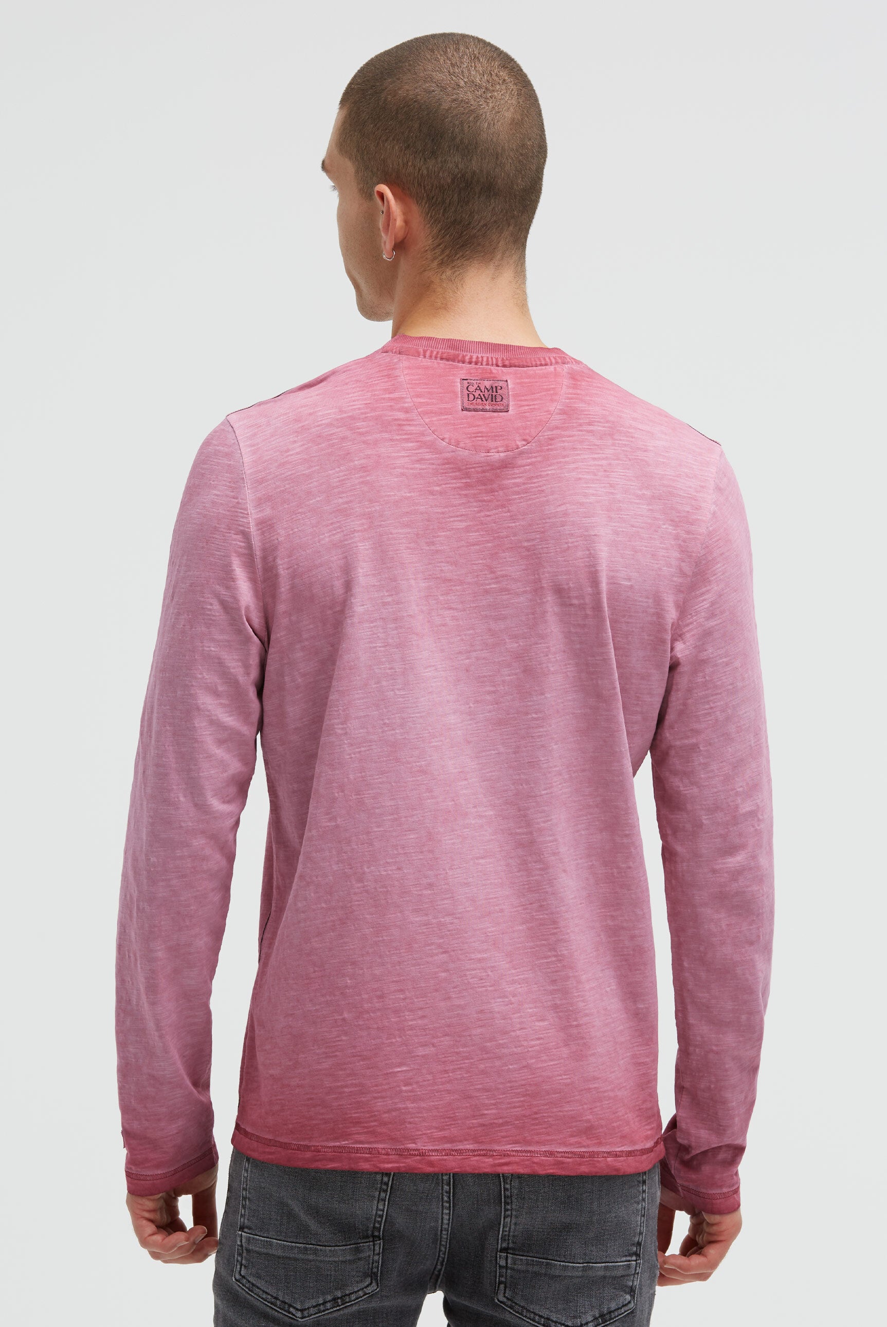 Longsleeve z dekoltem w serek i nadrukiem fotograficznym - 5