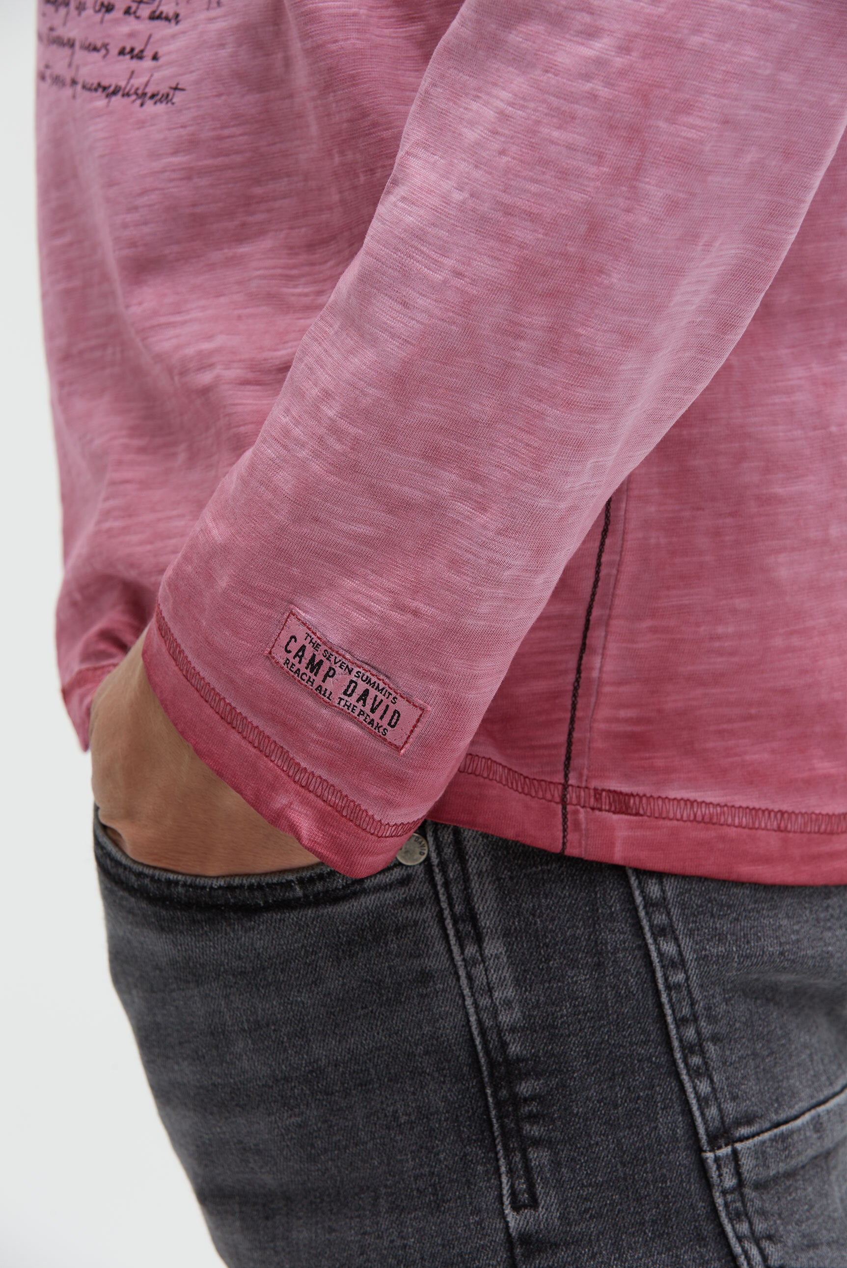 Longsleeve z dekoltem w serek i nadrukiem fotograficznym - 7