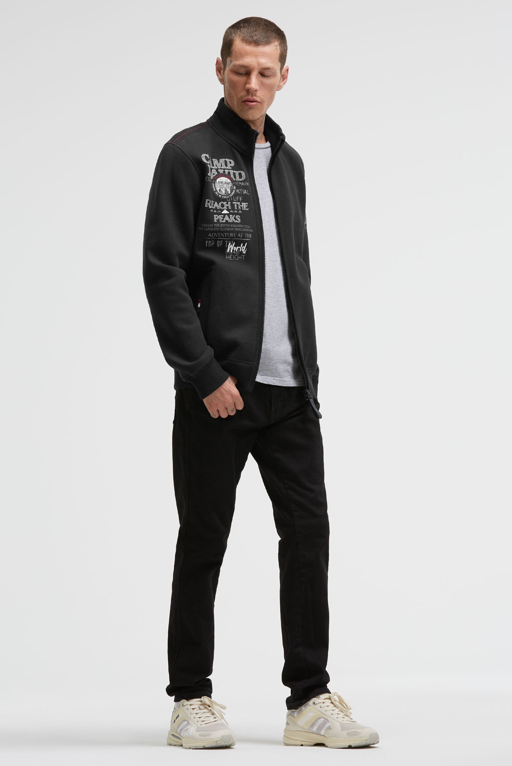 Bluza rozpinana z nadrukami logo, haftami i naszywkami - 3