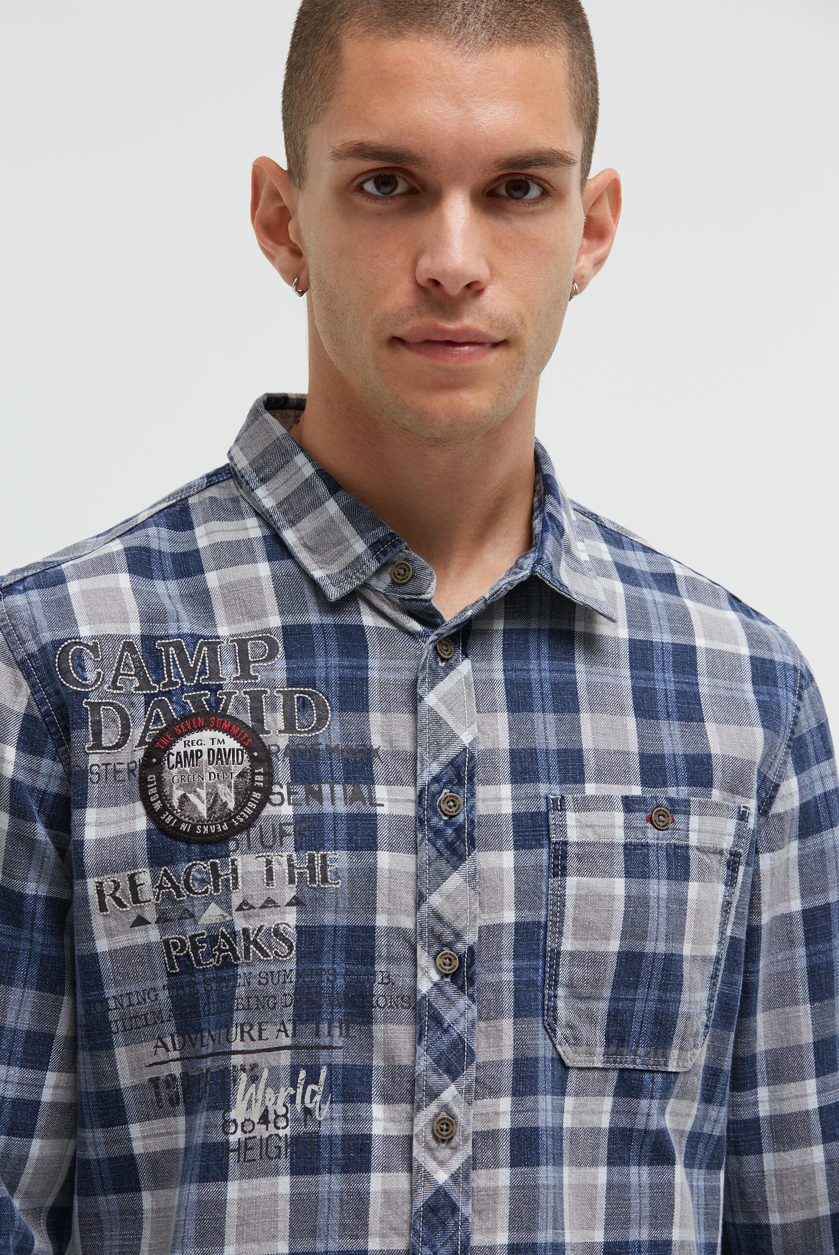 Koszula w kratę z nadrukami logo - 4