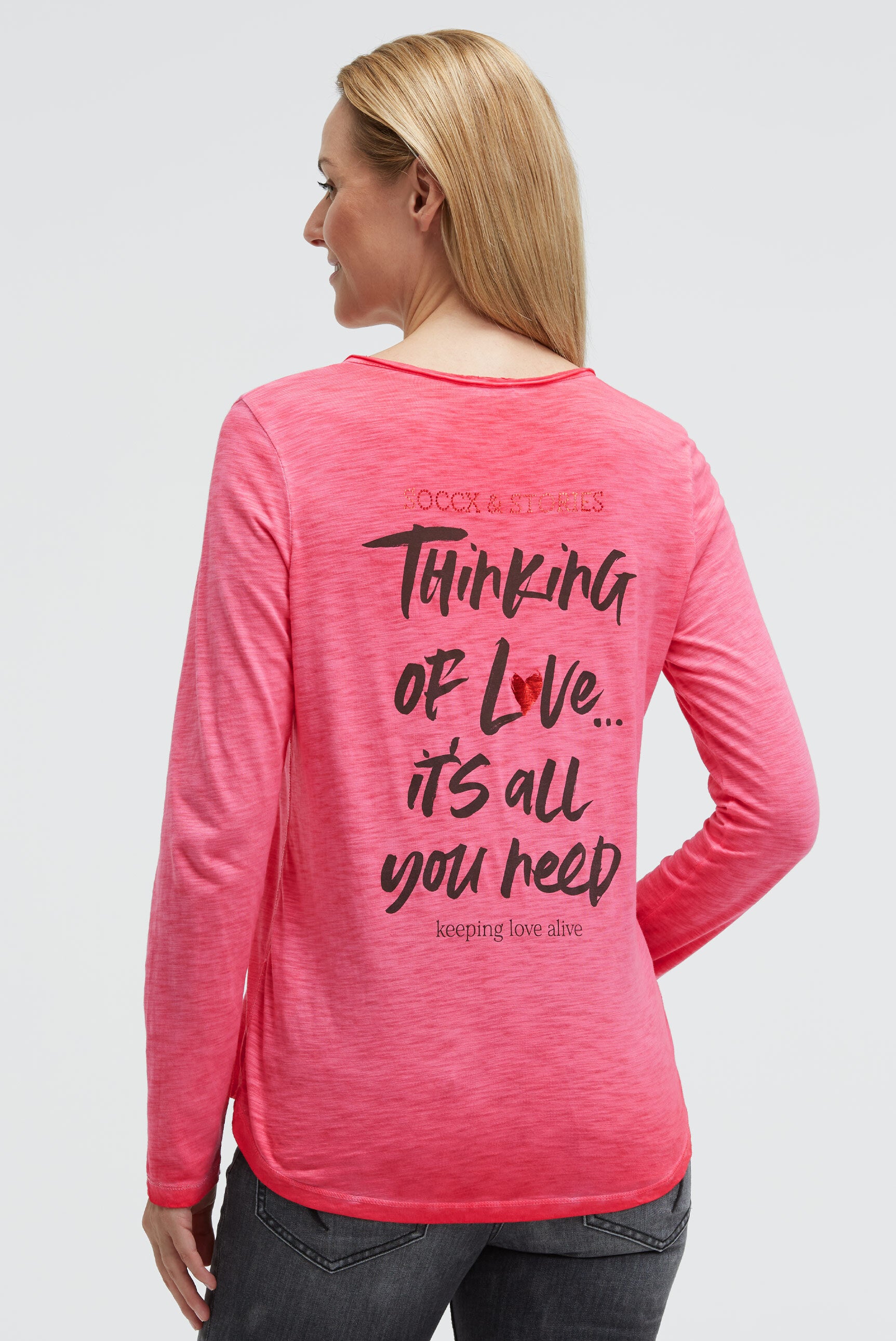 Koszula z dekoltem serafino z nadrukiem na plecach - 2