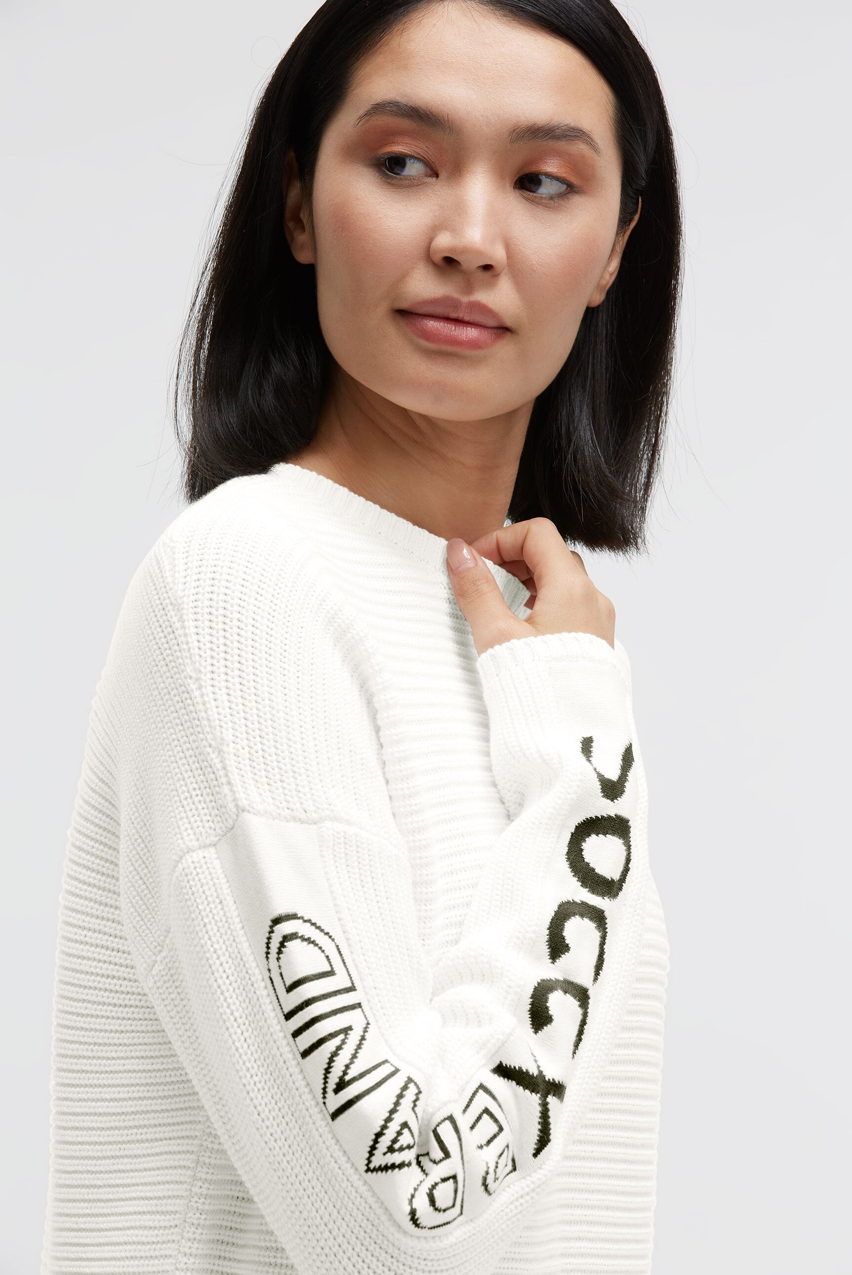 Pulower z wzorem intarsji na rękawach - 4