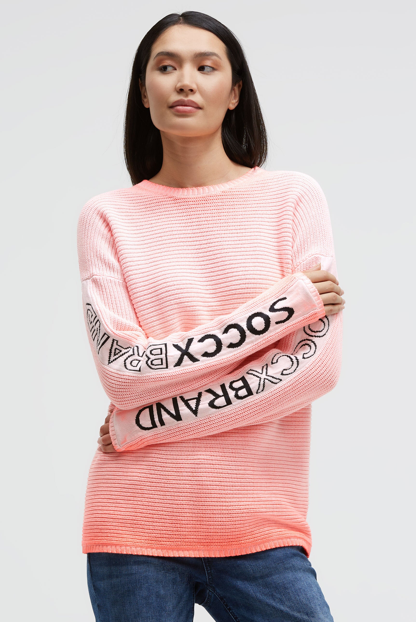 Pulower z wzorem intarsji na rękawach