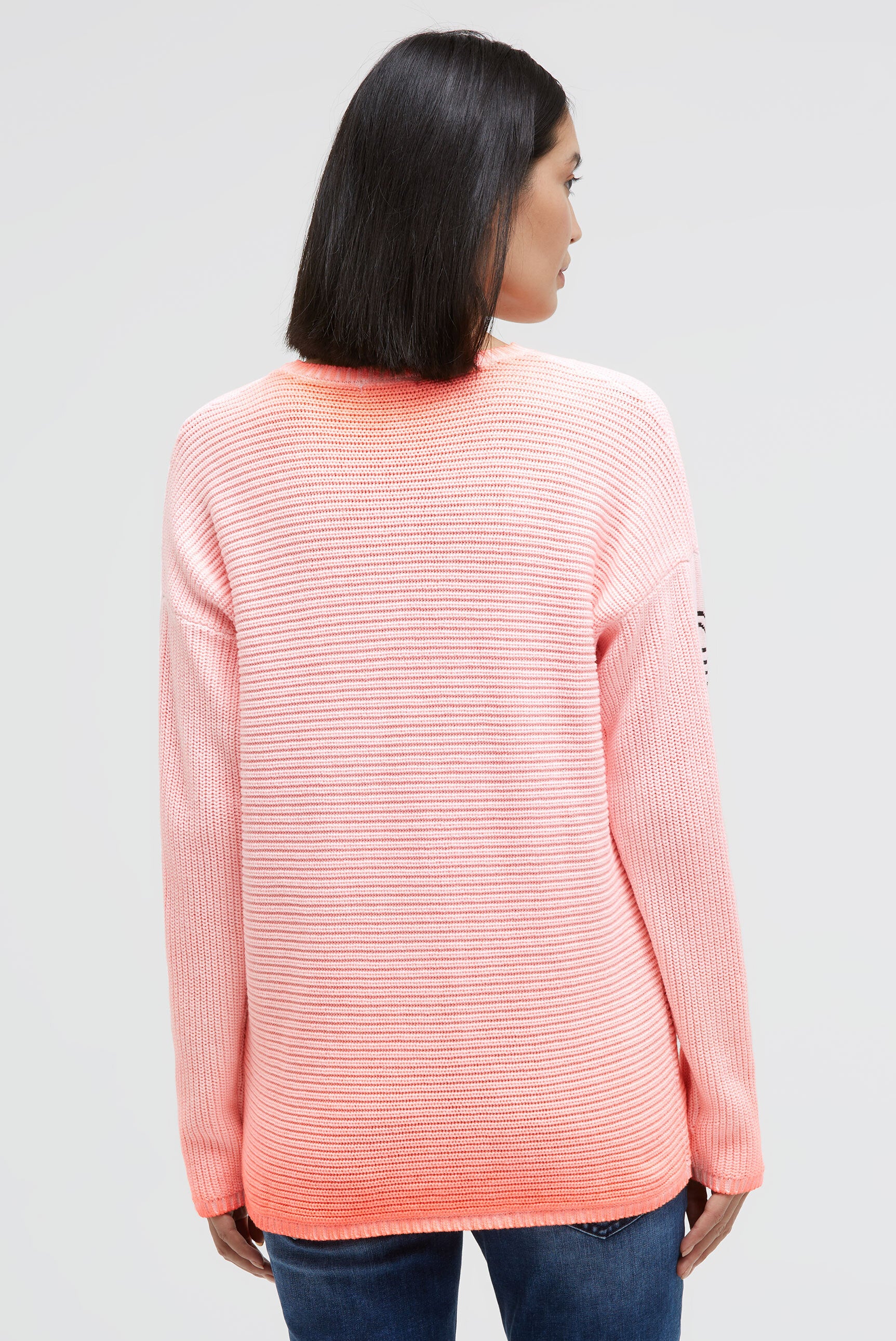 Pulower z wzorem intarsji na rękawach