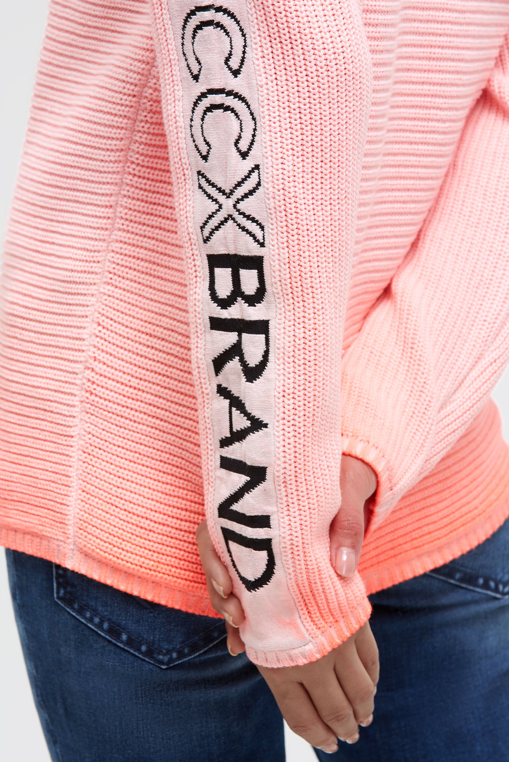 Pulower z wzorem intarsji na rękawach