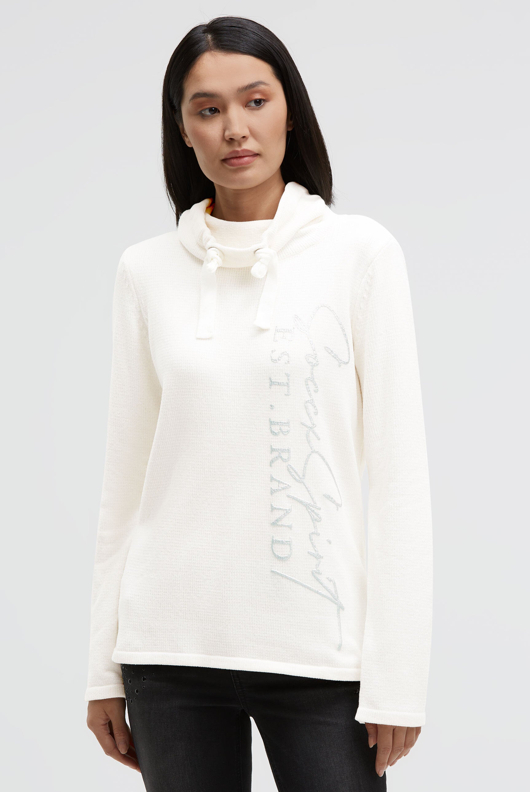 Pulower z chenille z wysokim kołnierzem i nadrukiem - 2