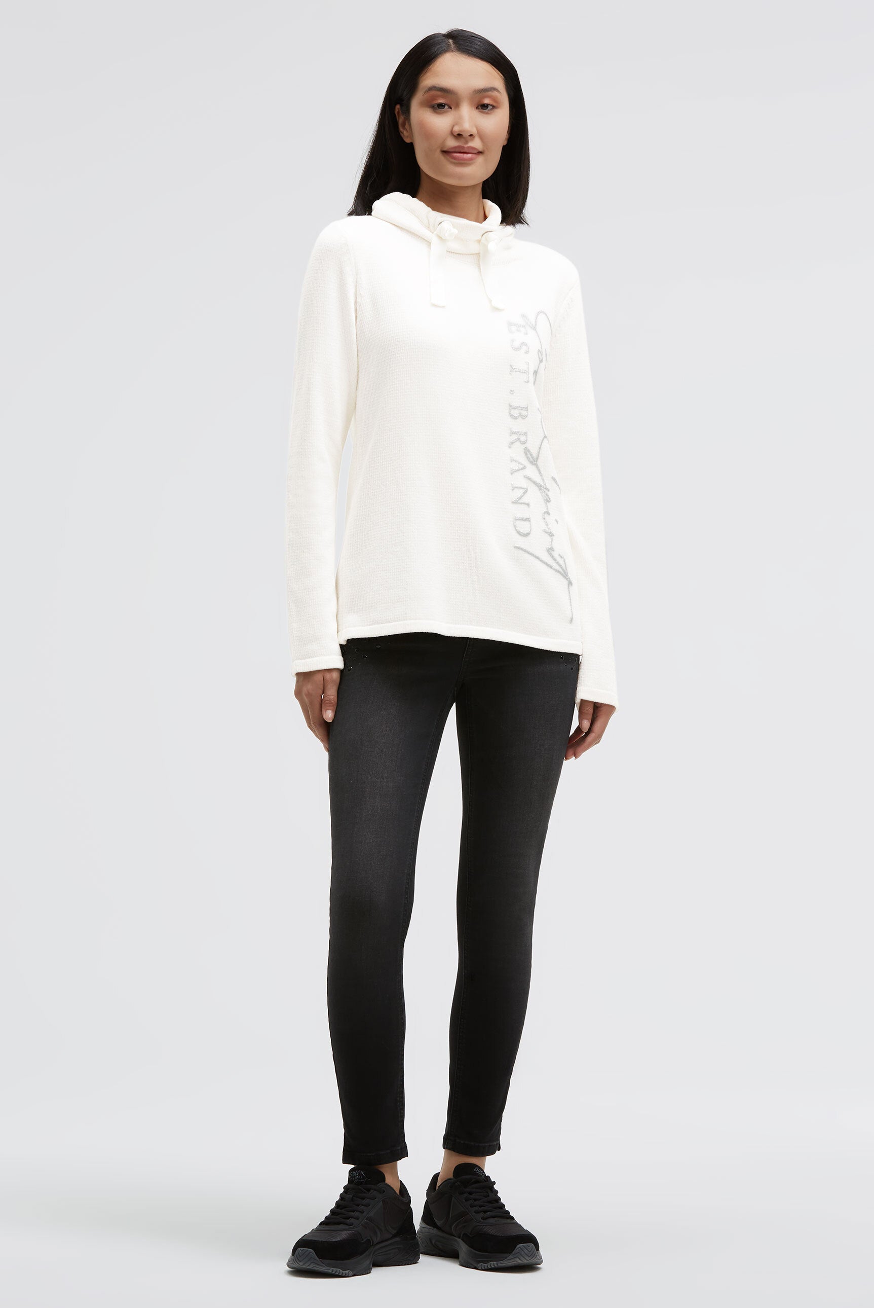 Pulower z chenille z wysokim kołnierzem i nadrukiem - 3