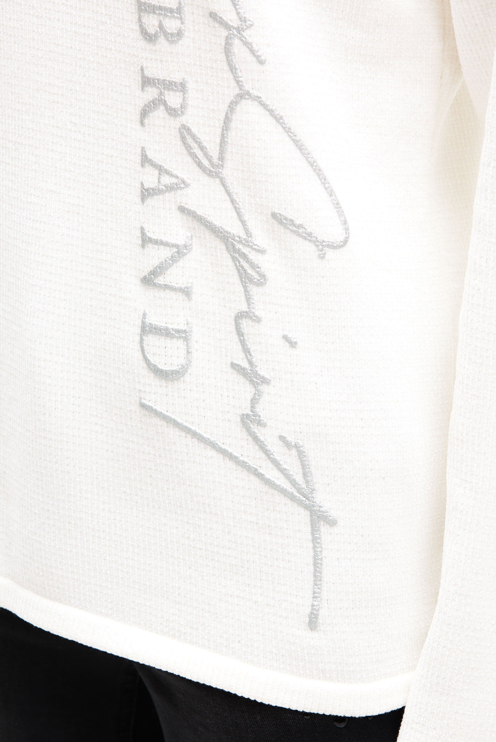 Pulower z chenille z wysokim kołnierzem i nadrukiem - 6