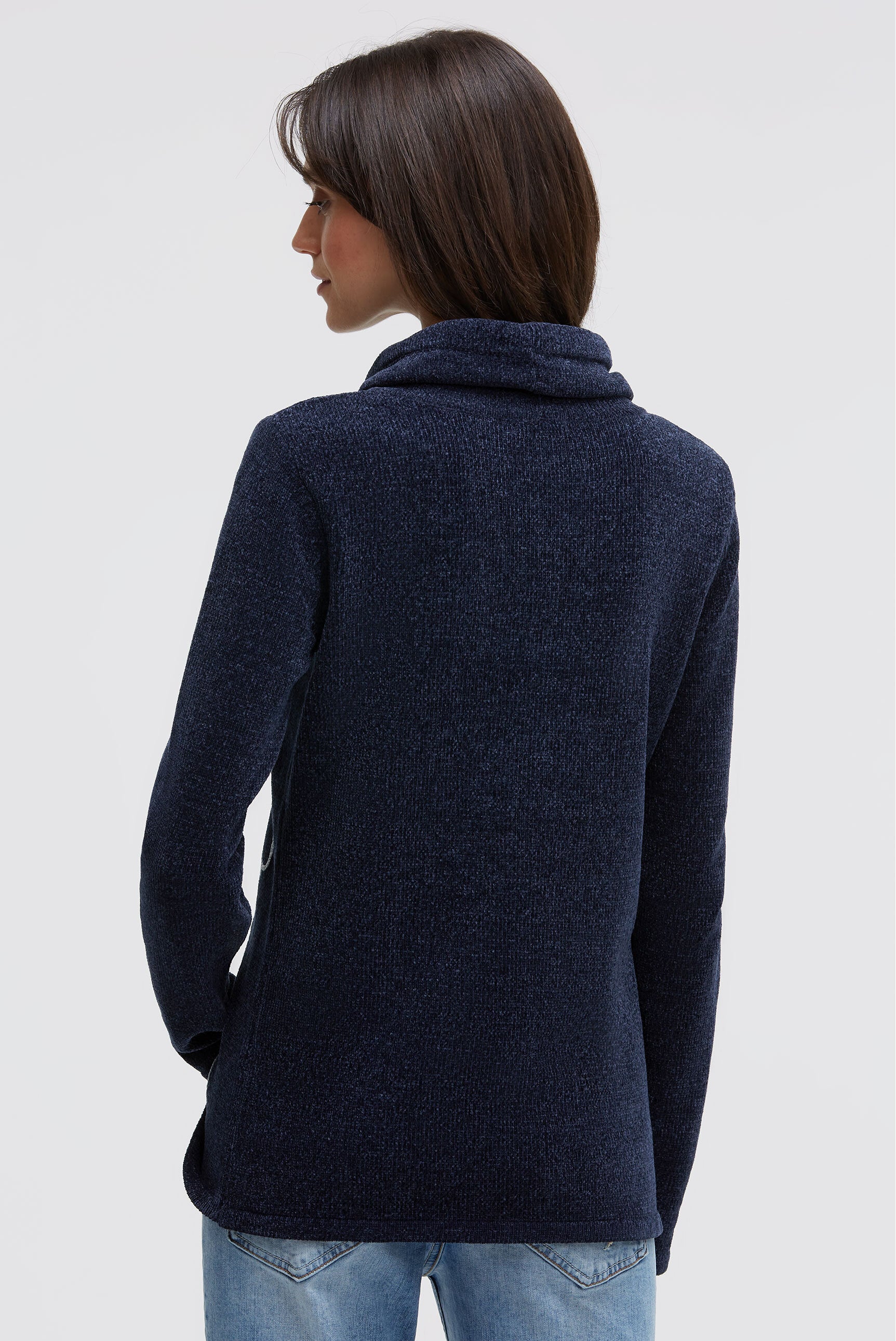 Pulower z chenille z wysokim kołnierzem i nadrukiem - 5