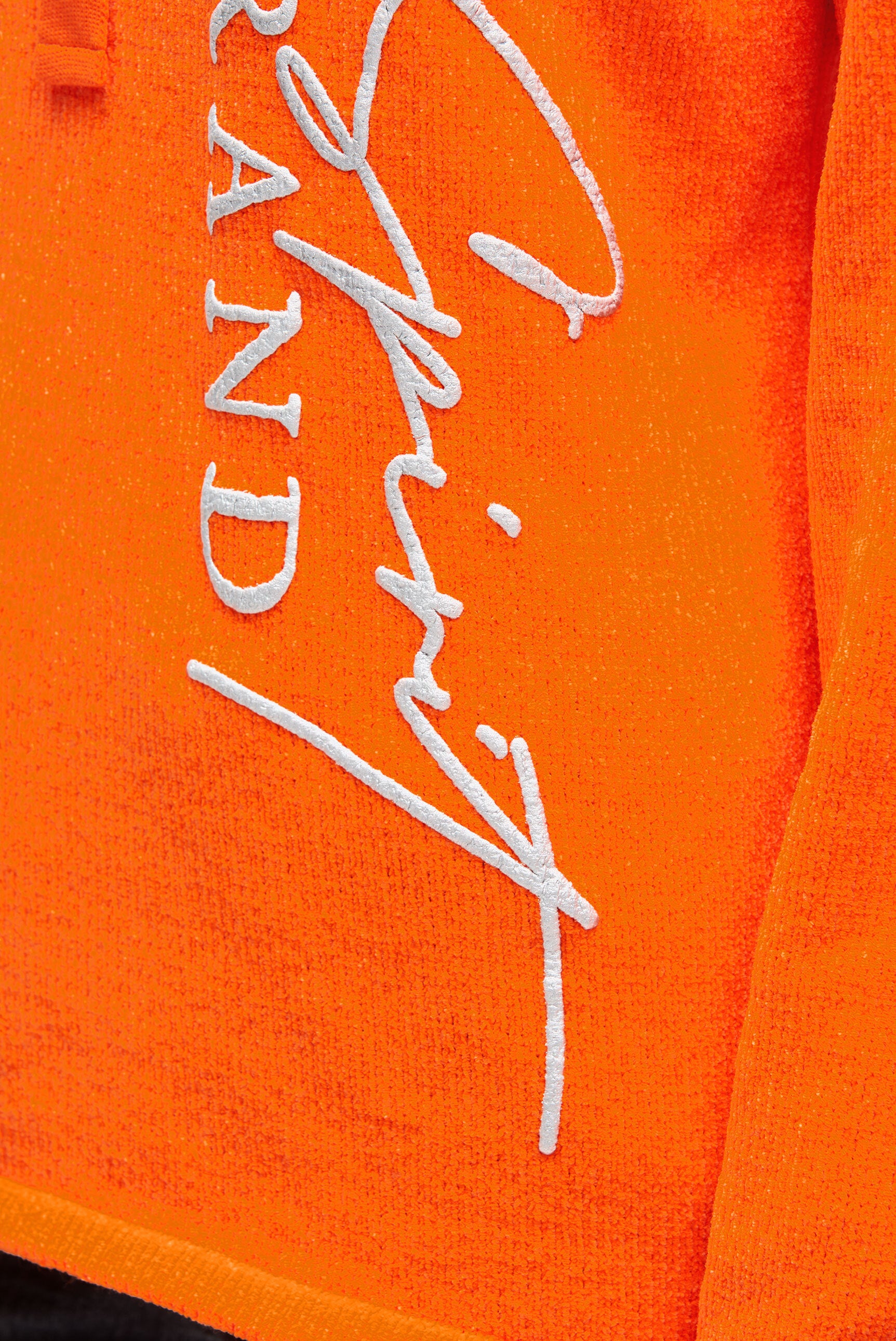 Pulower z chenille z wysokim kołnierzem i nadrukiem - 6