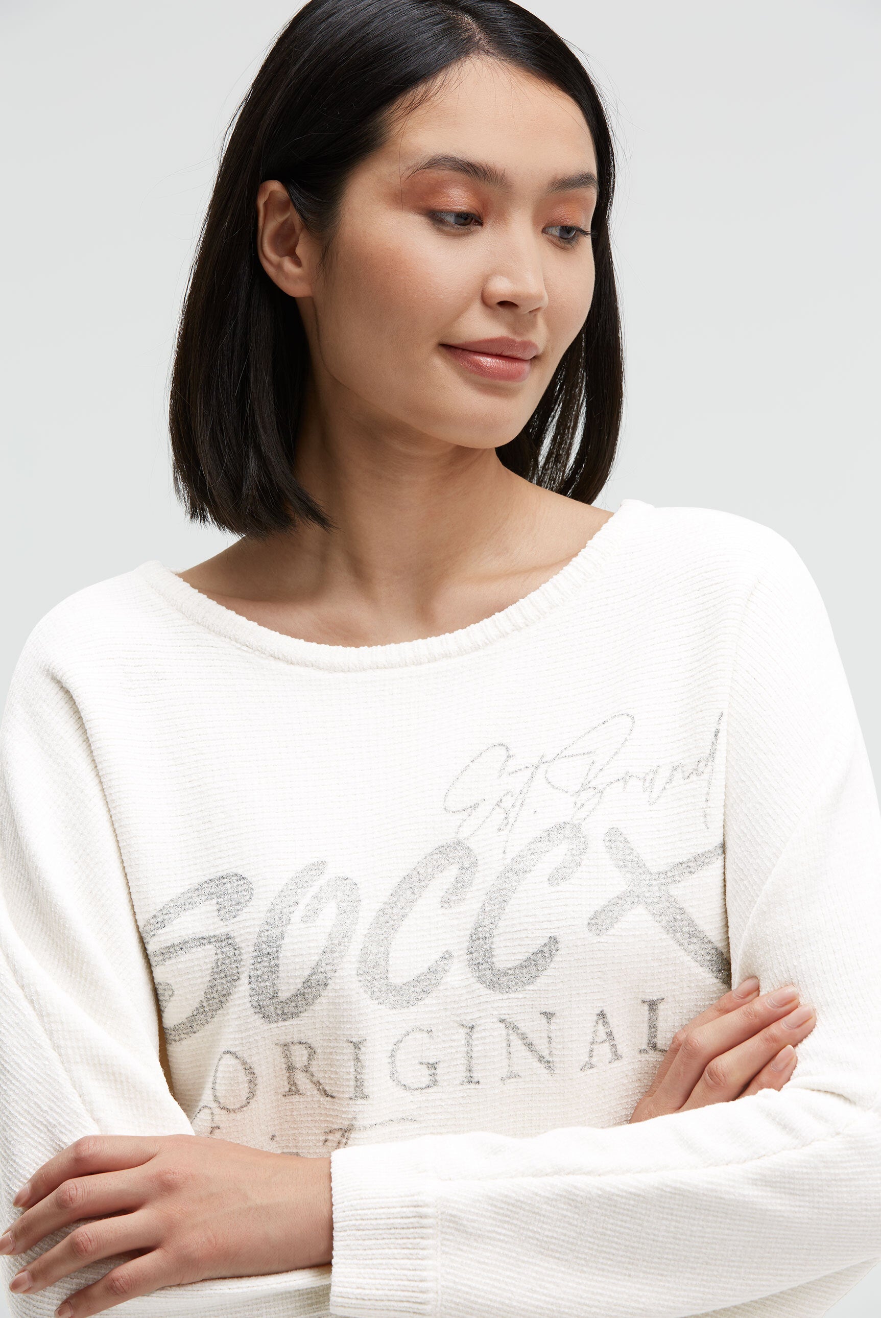 Pulower z chenille z nadrukiem glitter - 4