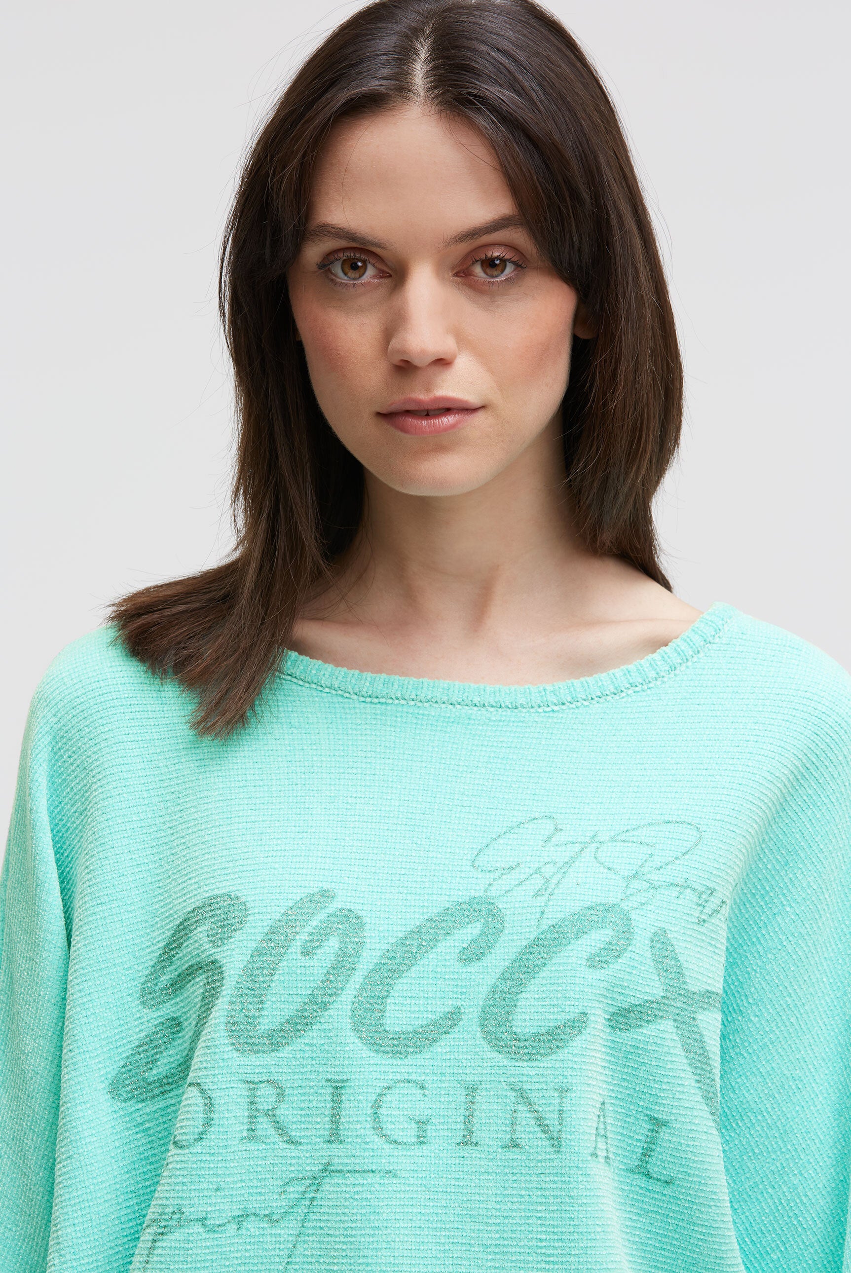 Pulower z chenille z nadrukiem glitter - 4