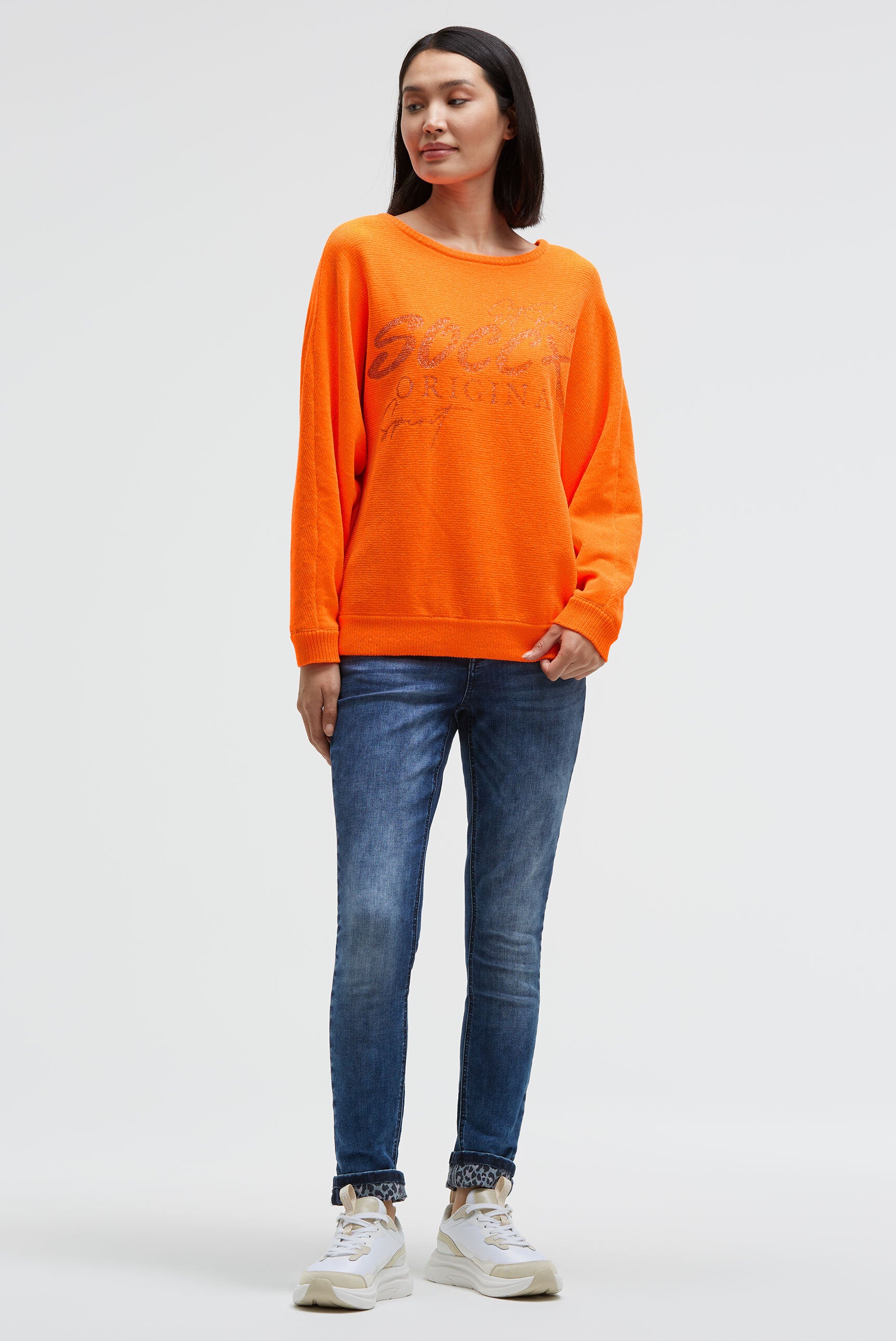 Pulower z chenille z nadrukiem glitter - 3