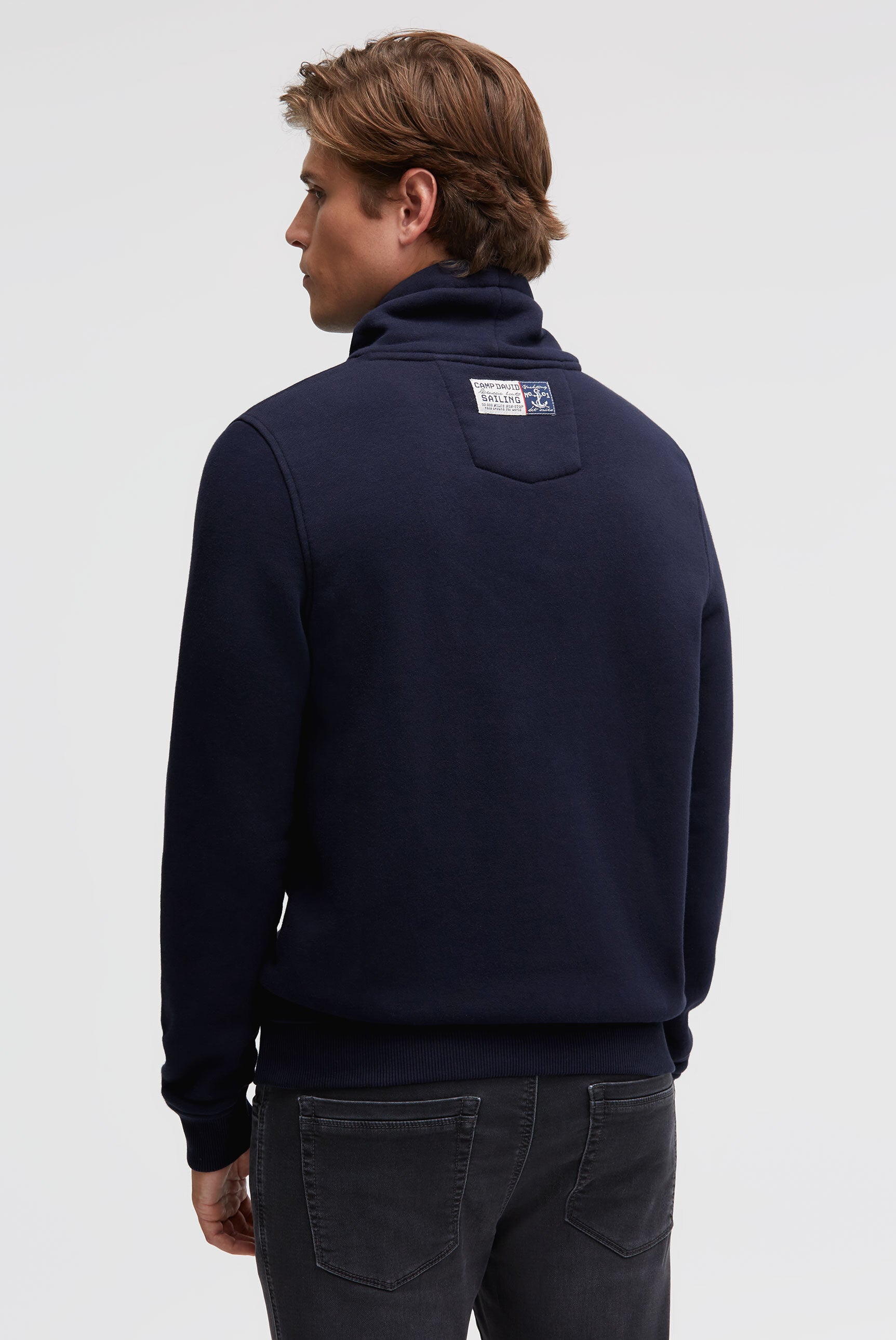 Bluza z kołnierzem i nadrukiem artwork - 5