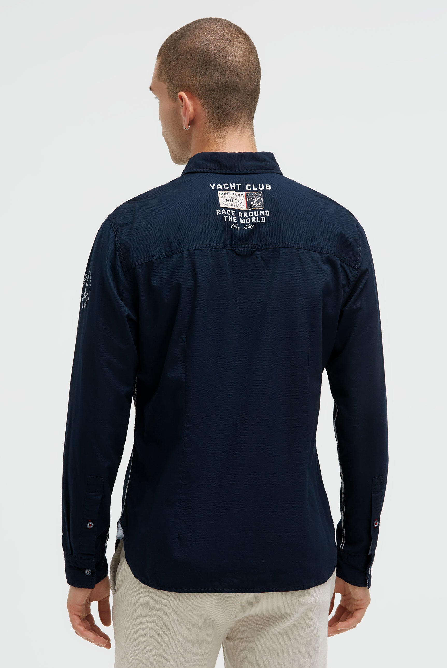 Strukturalna koszula z długim rękawem i aplikacjami logo - 5