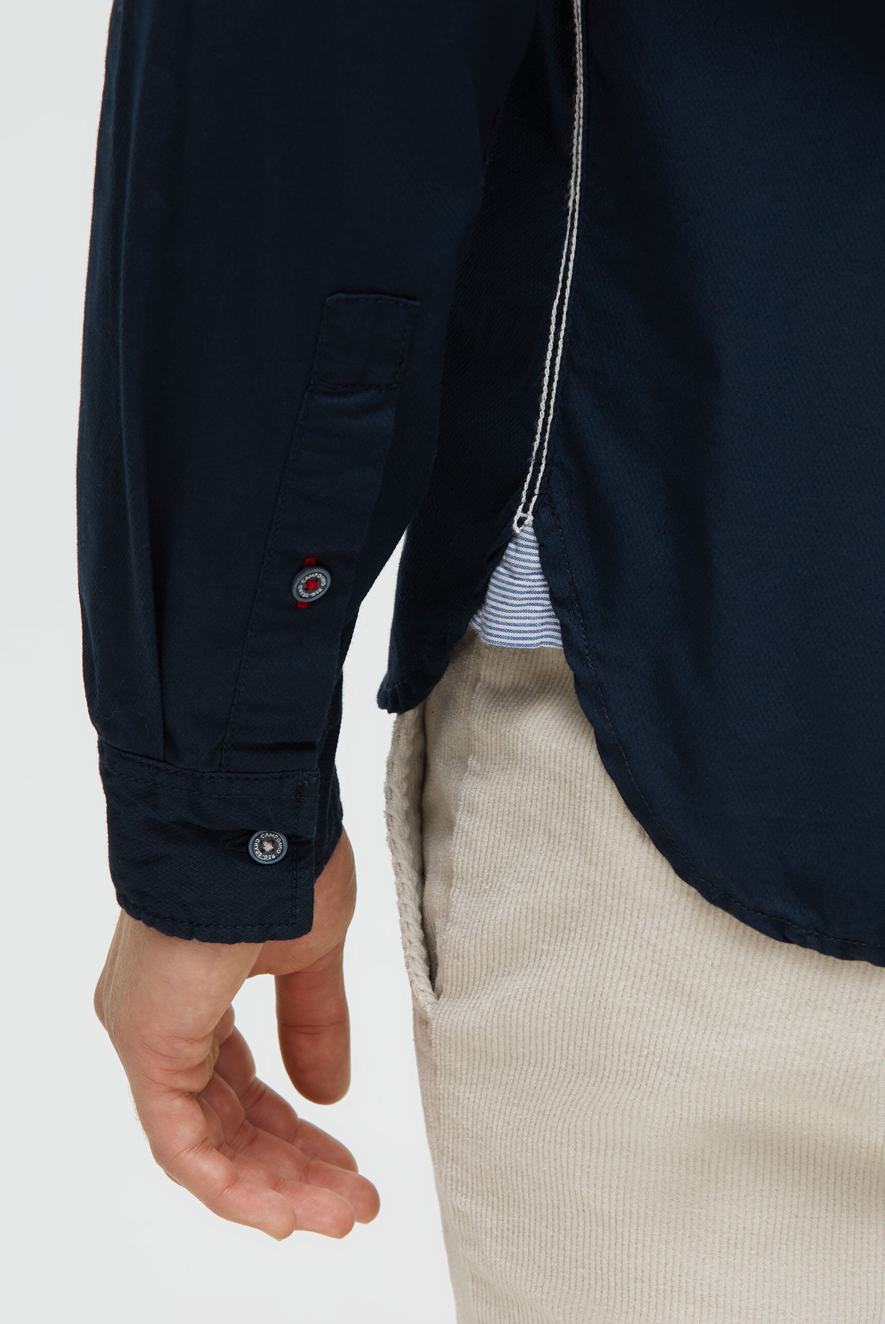 Strukturalna koszula z długim rękawem i aplikacjami logo - 7