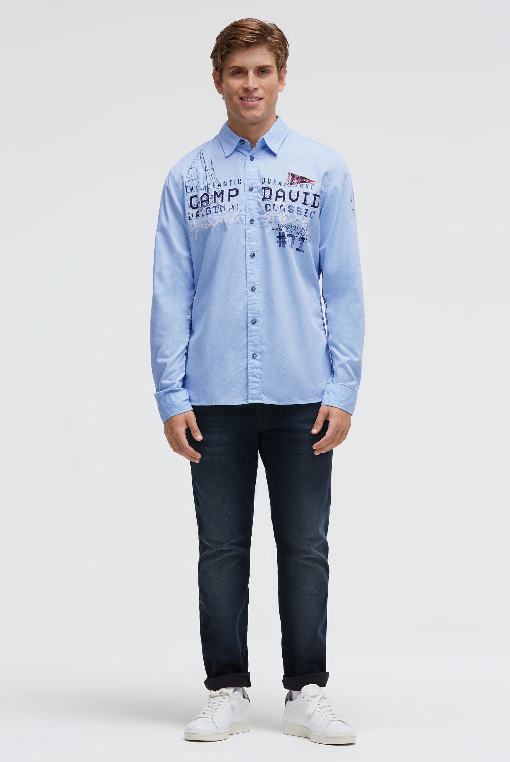 Strukturalna koszula z długim rękawem i aplikacjami logo - 3