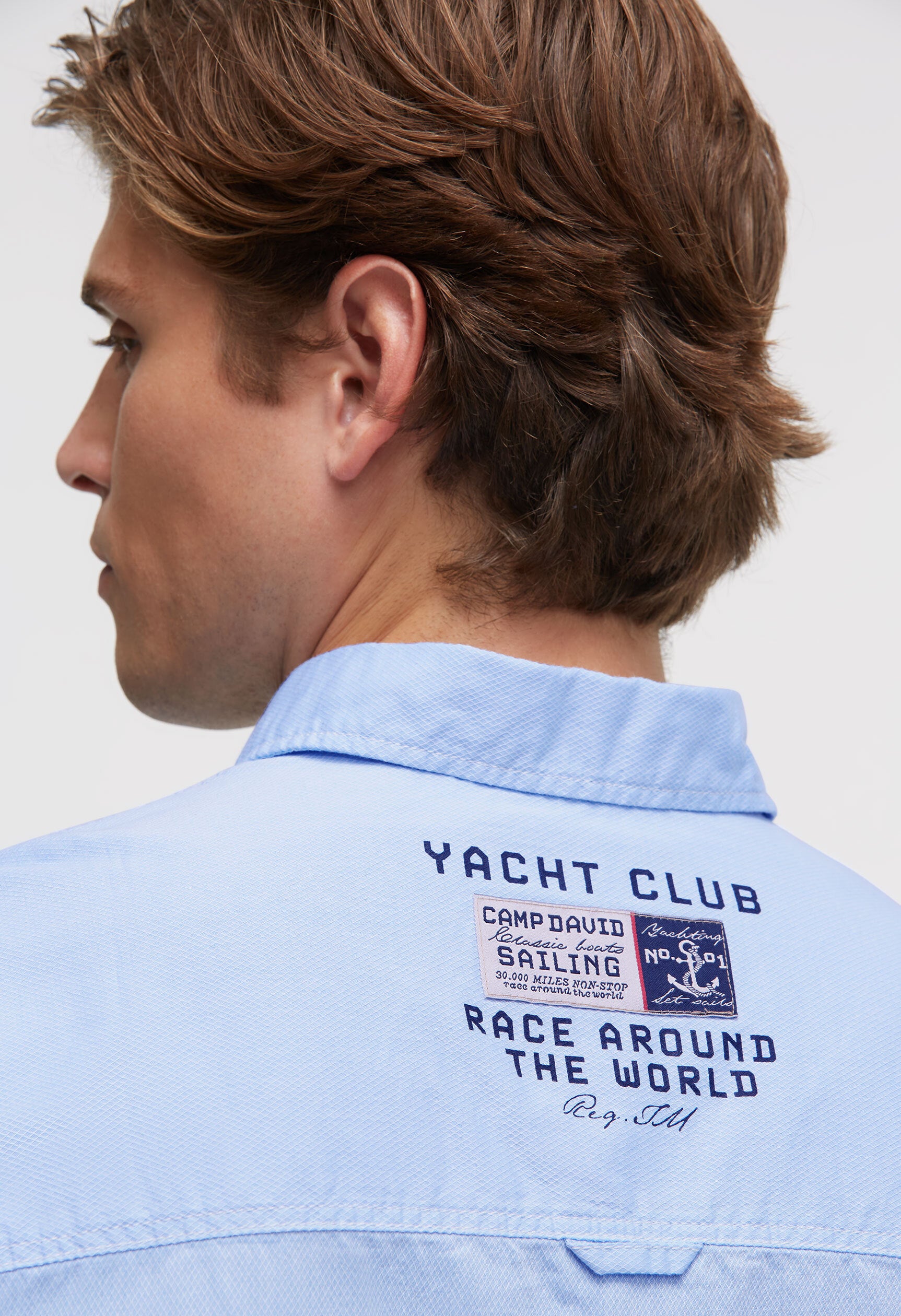 Strukturalna koszula z długim rękawem i aplikacjami logo - 8