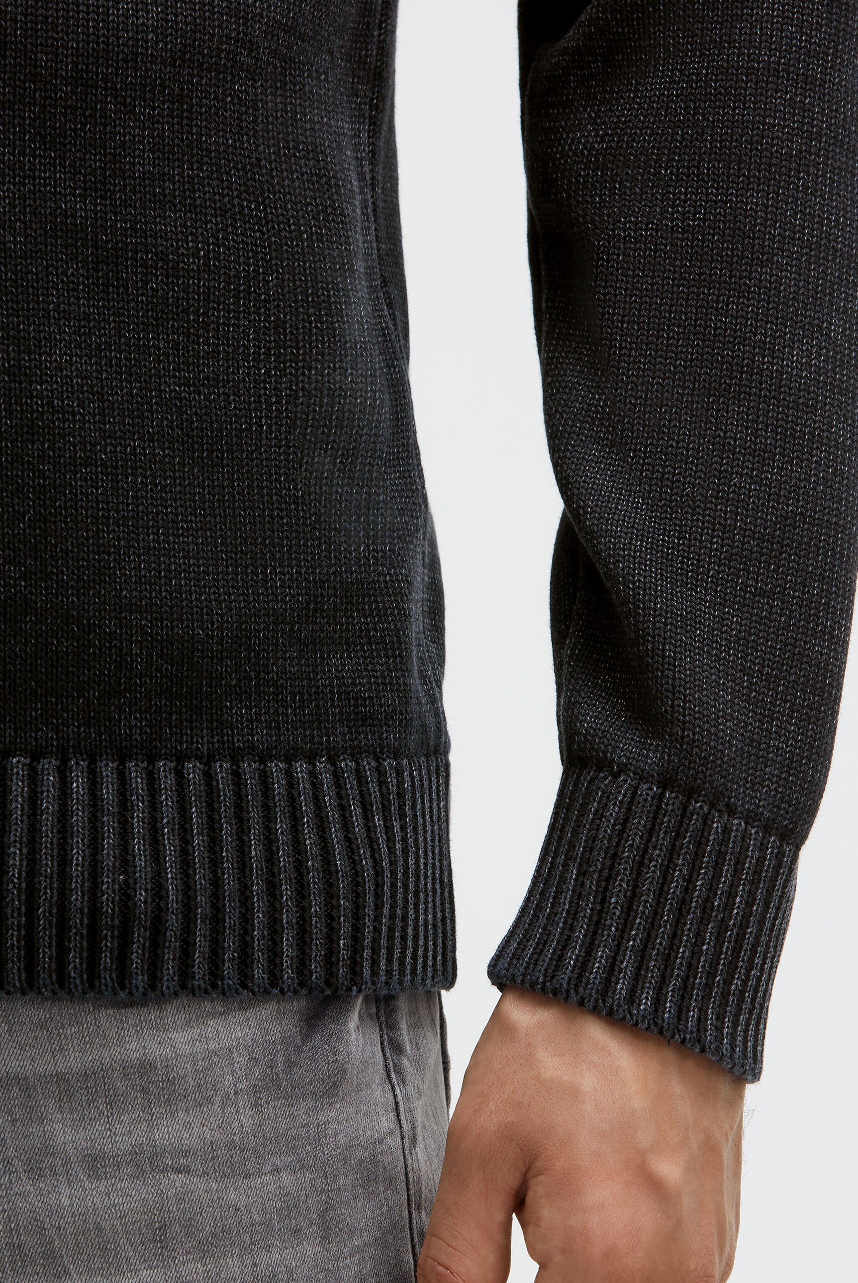Sweter z dekoltem w serek z nadrukiem logo i taśmami