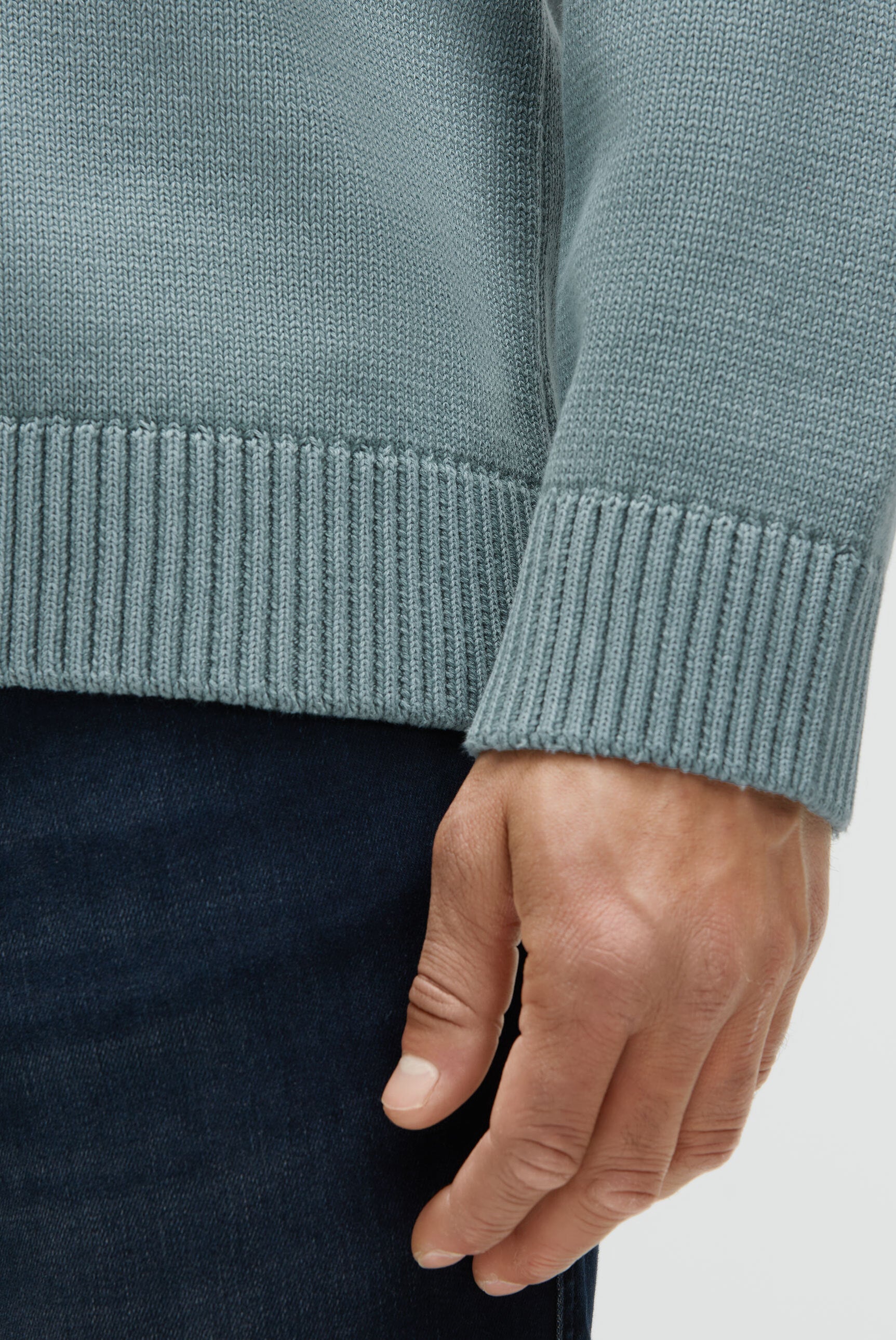 Sweter z dekoltem w serek z nadrukiem logo i taśmami - 6