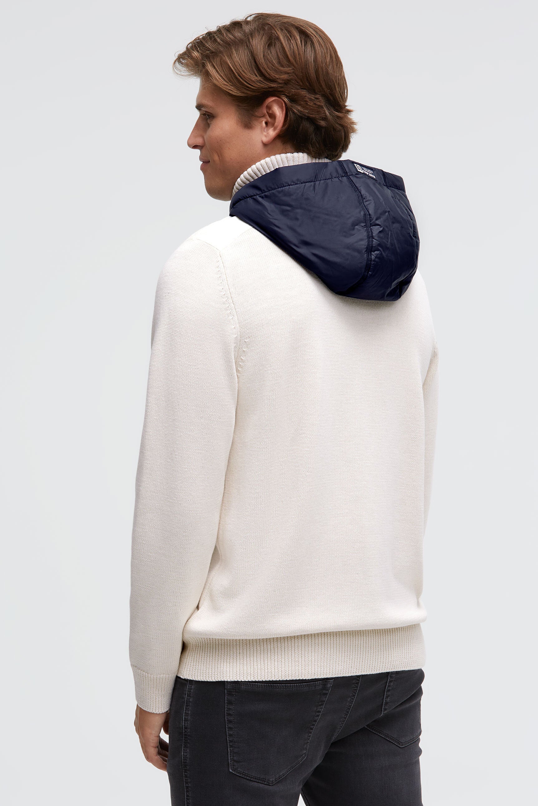 Troyer svetr s odnímatelnou kontrastní kapucí - 5